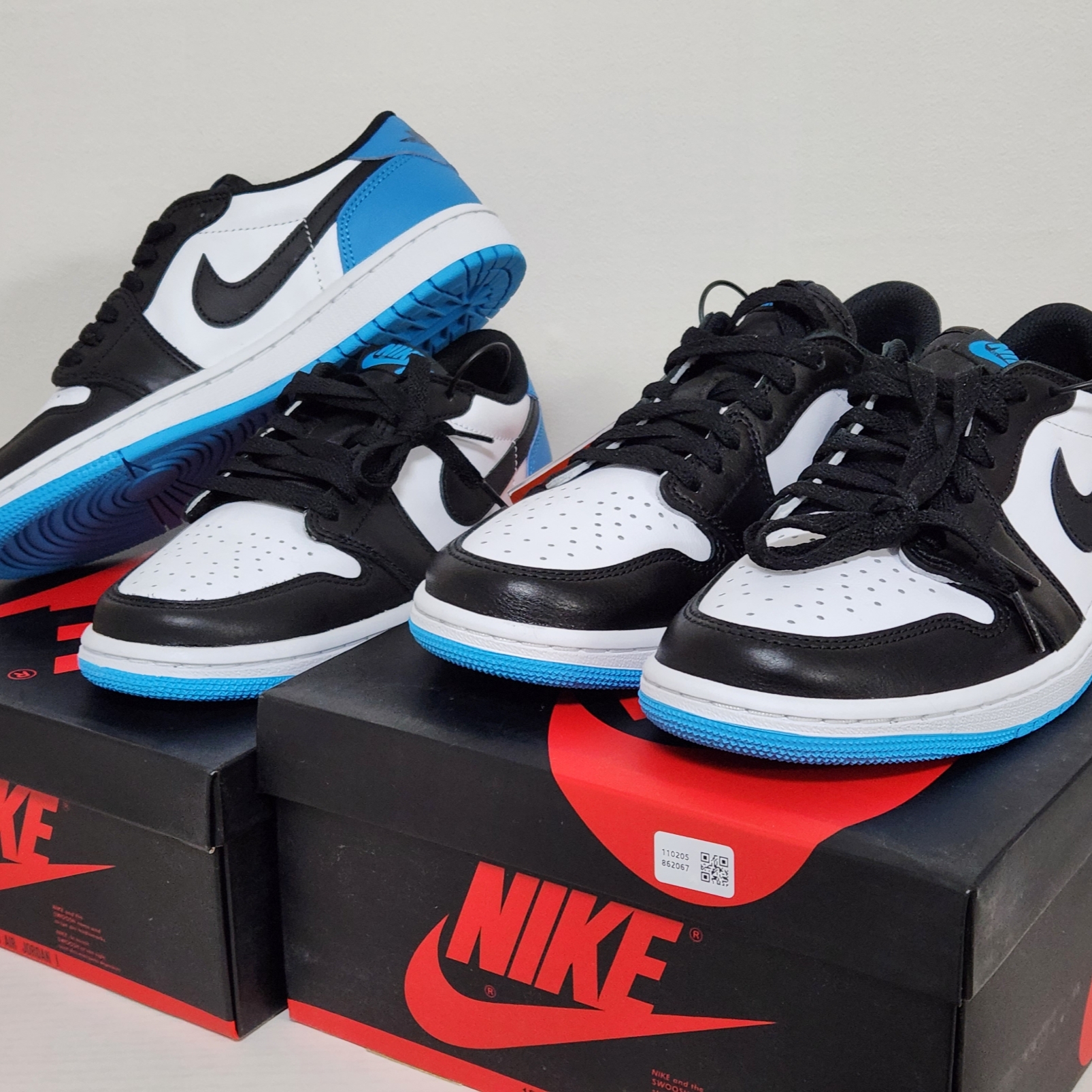 Jordan 1 Retro Low OG Black and Dark Powder Blue 착용 스타일 - 2