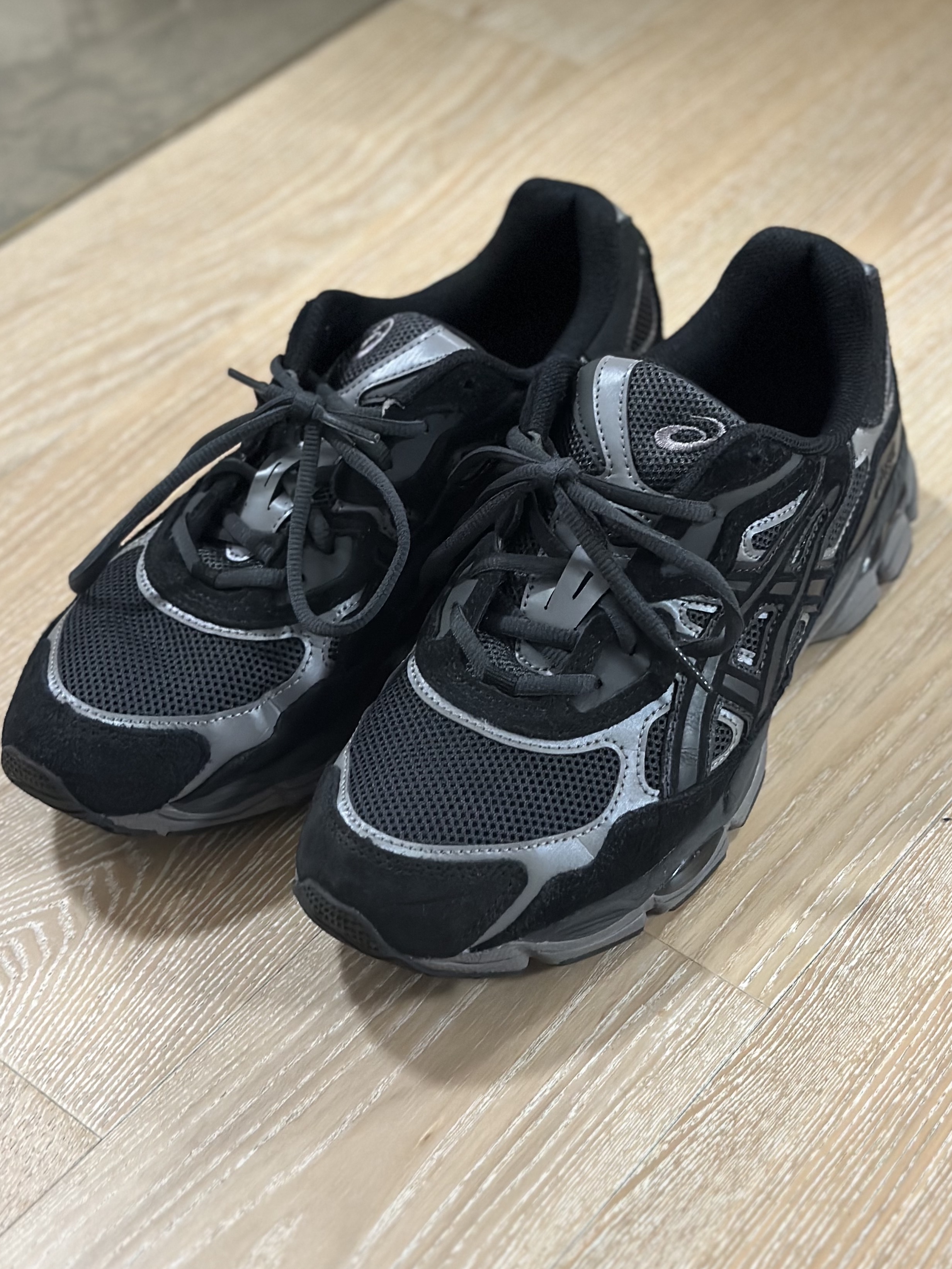 Asics Gel-NYC Graphite Grey Black 착용 스타일 - 1