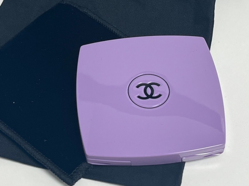 Chanel Codes Couleur Limited Edition Miroir Double Facettes 135 Immortelle 착용 스타일