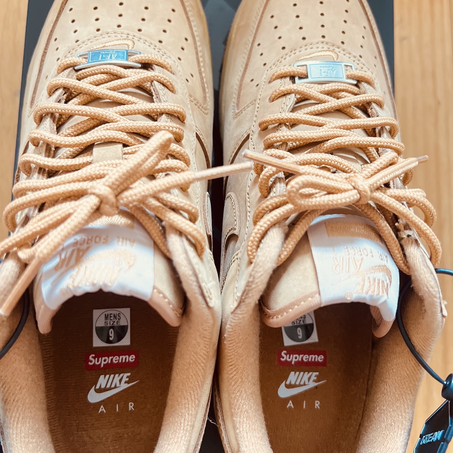 Nike x Supreme Air Force 1 Low Flax 착용 스타일 - 3