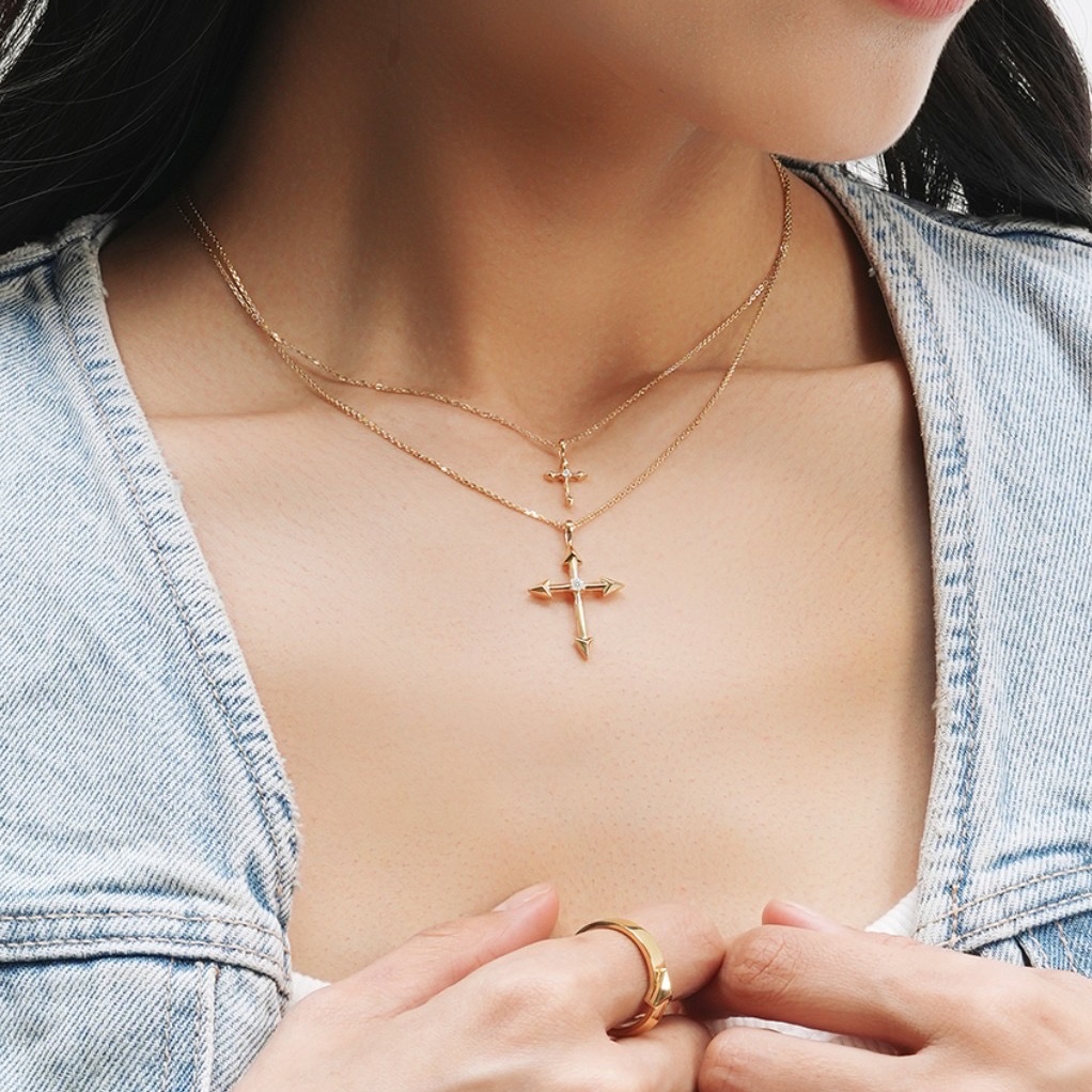 Miko Arrow Cross 1 Diamond S Necklace Yellow Gold, Miko Arrow Cross 1 Diamond L Necklace Yellow Gold 착용 스타일
