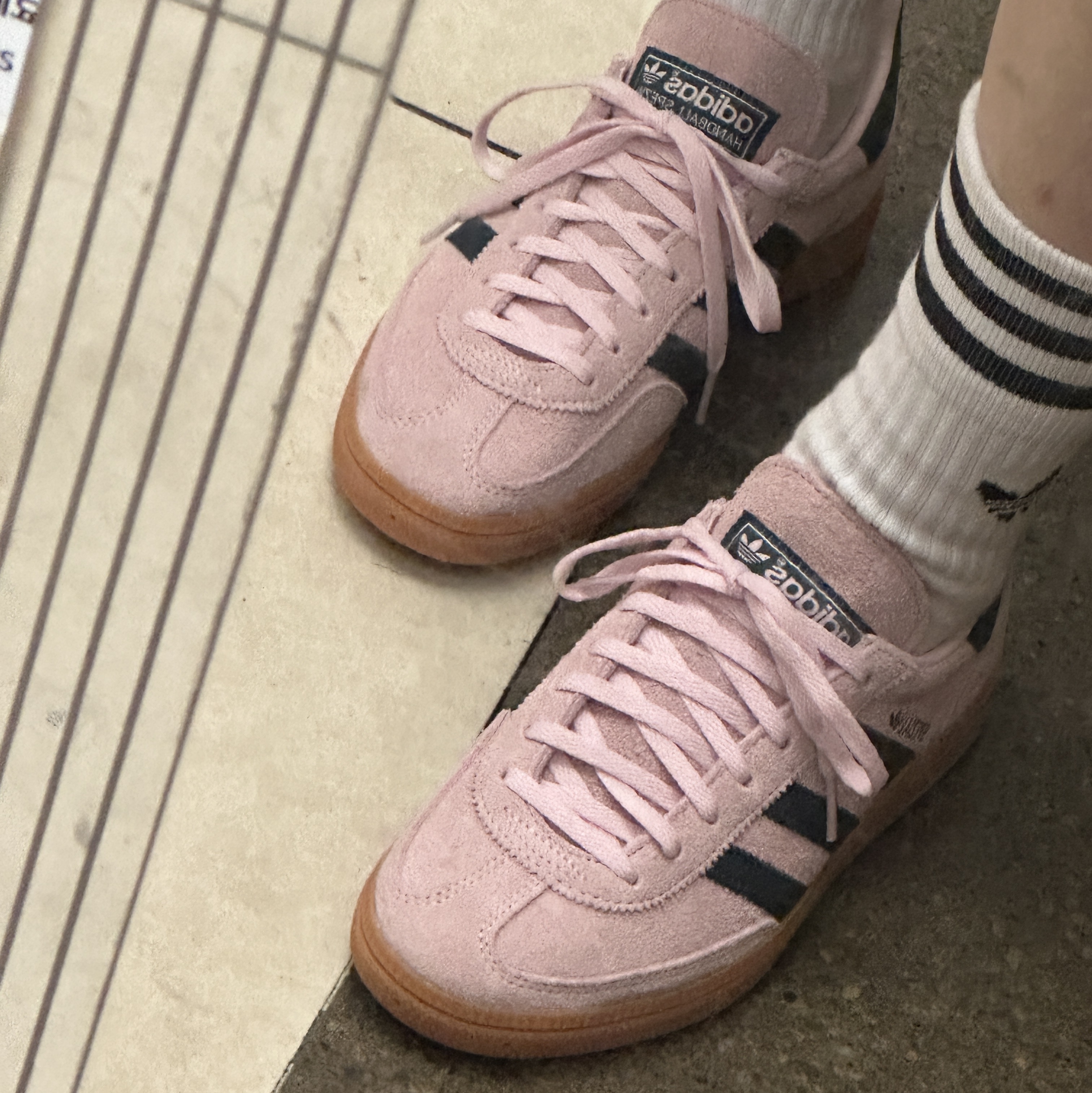 (W) Adidas Spezial Handball Clear Pink 착용 스타일 - 2