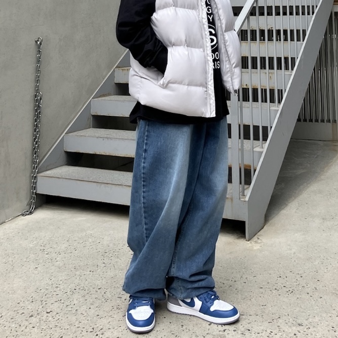 Jordan 1 Retro High OG True Blue, Stussy World Tour LS T-Shirt Black 착용 스타일 - 3