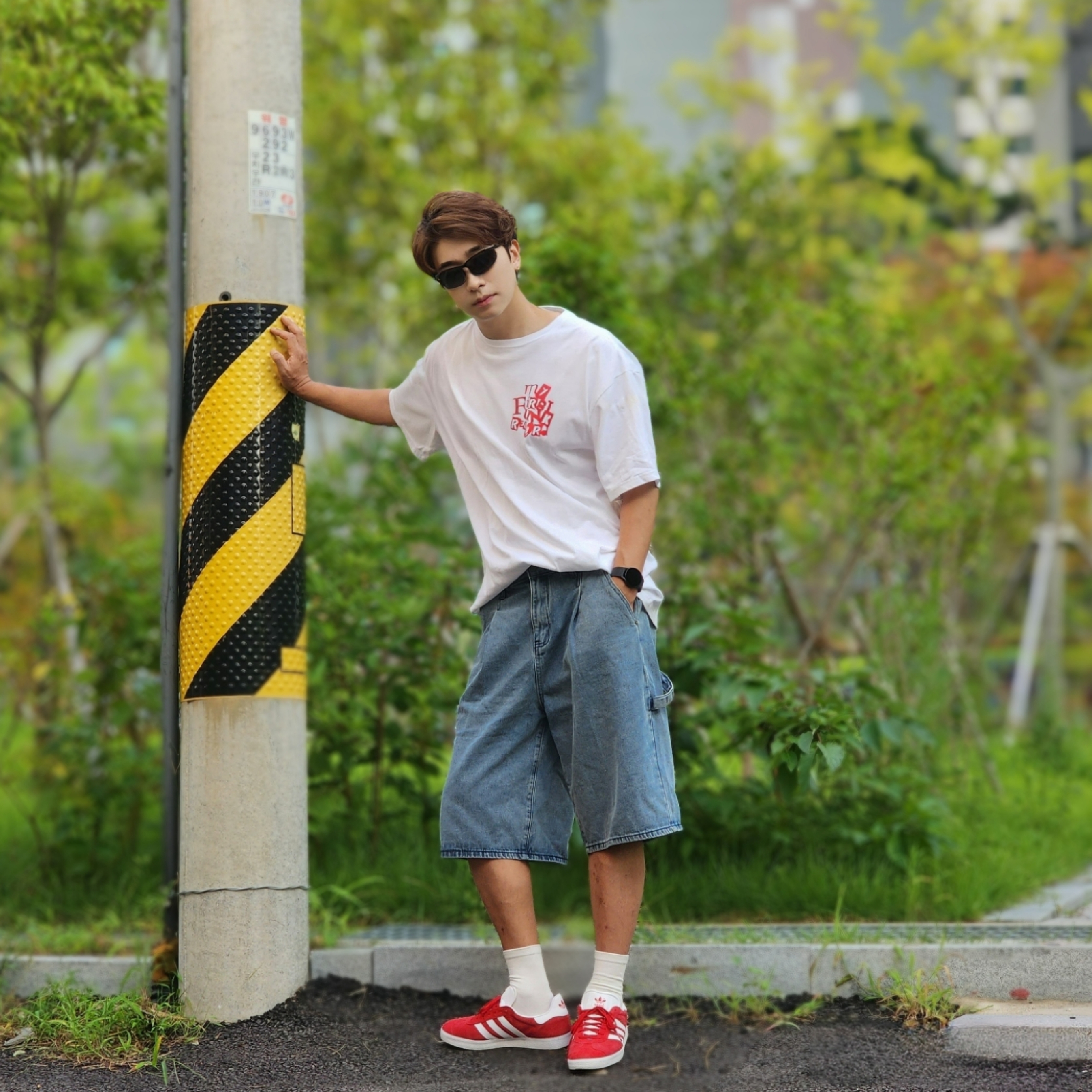 Adidas Gazelle Power Red 착용 스타일 - 4