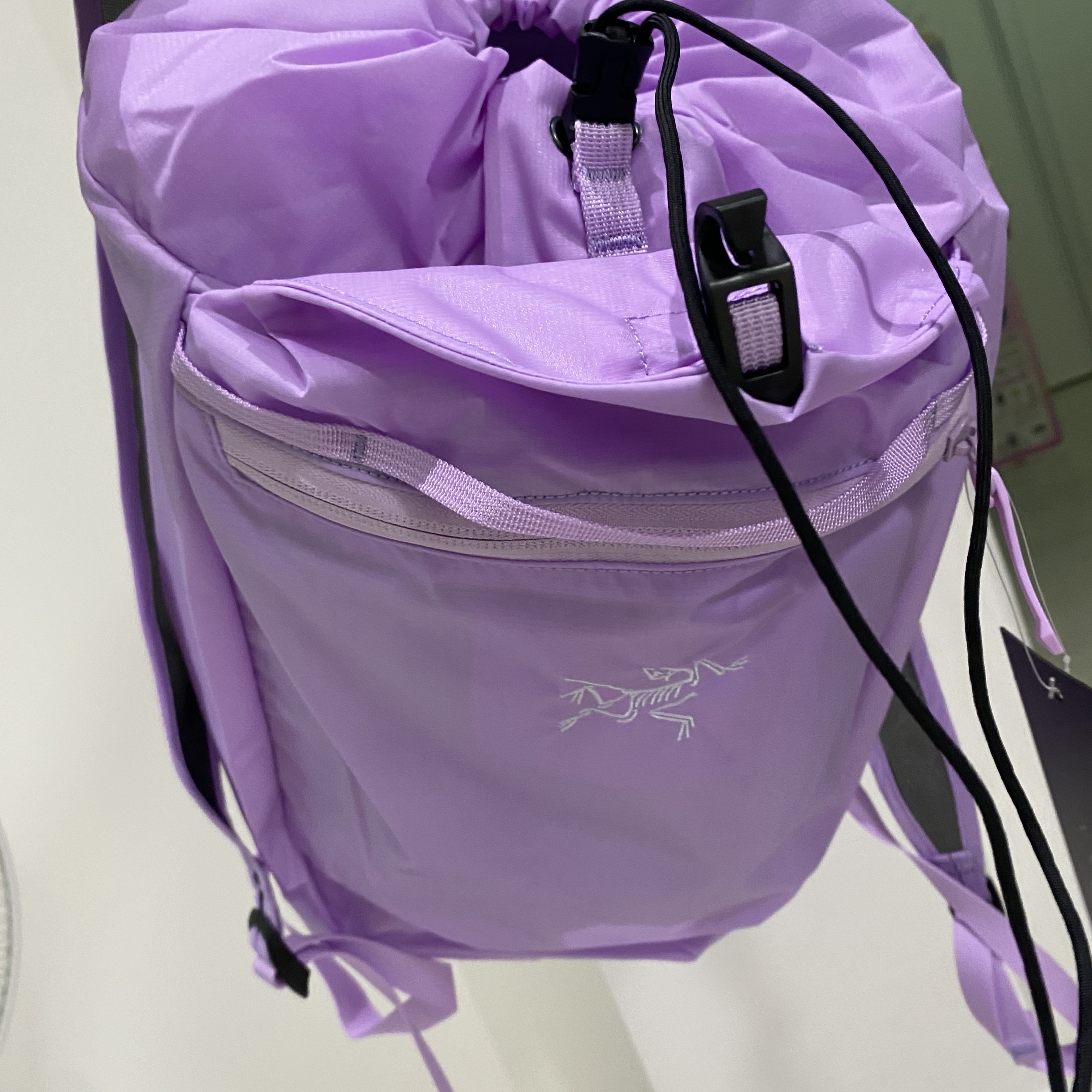 Arc'teryx Heliad 10 Backpack Storm Glow 착용 스타일
