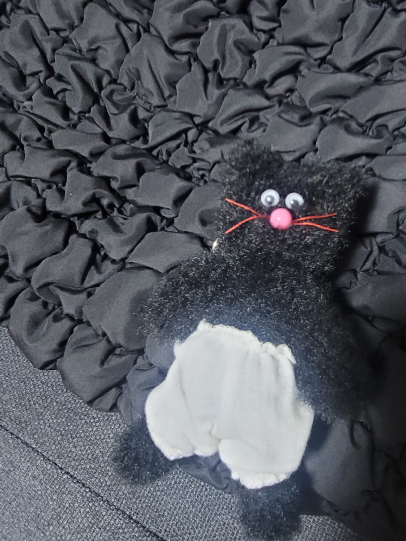 COS Quilted Oversized Shoulder Bag Black 착용 스타일