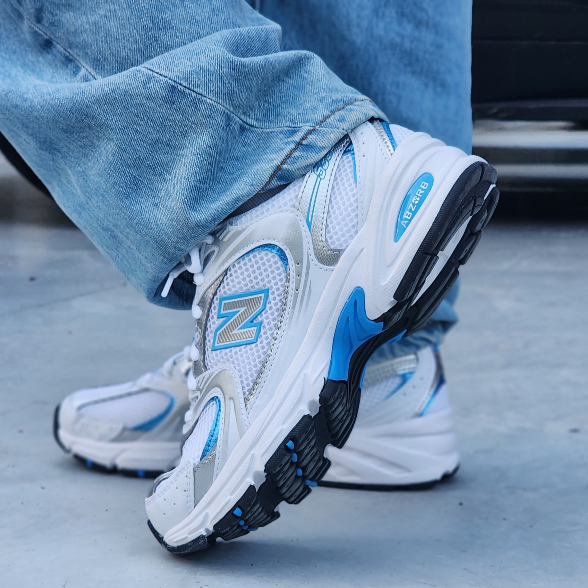 New Balance 530 Sky Blue 착용 스타일 - 2