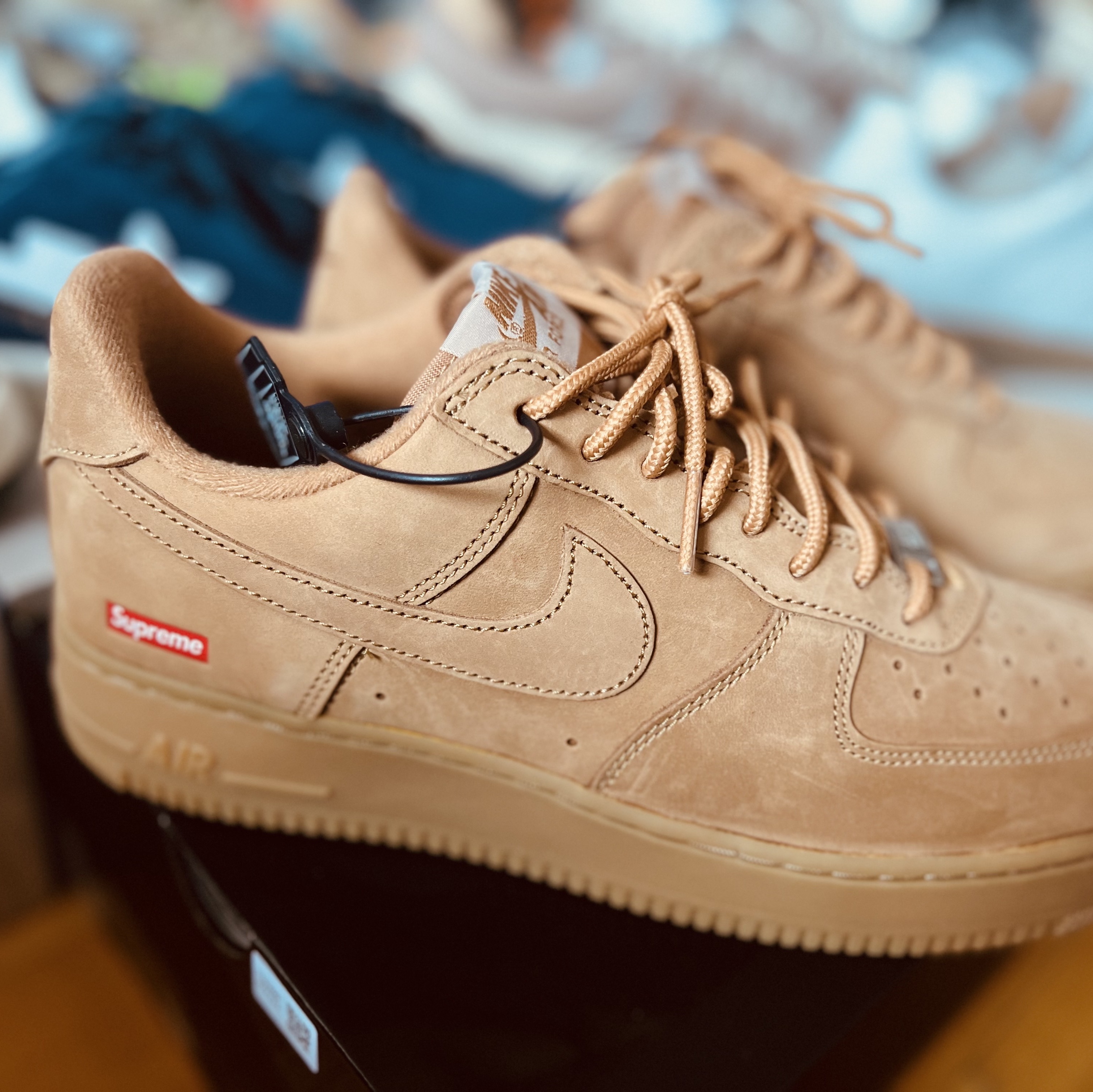 Nike x Supreme Air Force 1 Low Flax 착용 스타일 - 5