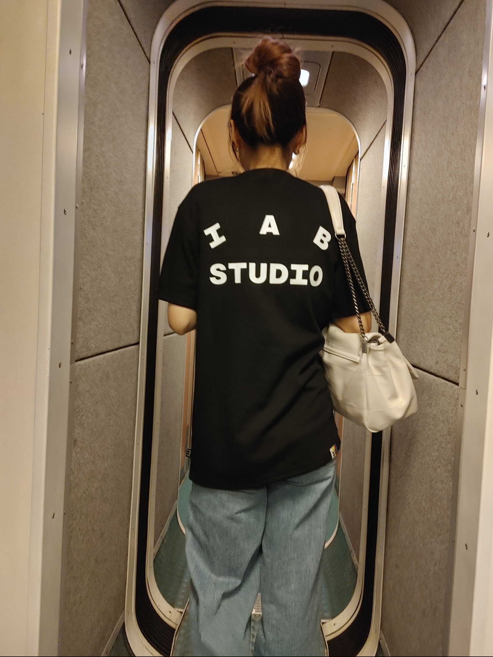 IAB Studio 10th Anniversary T-Shirt Black 착용 스타일