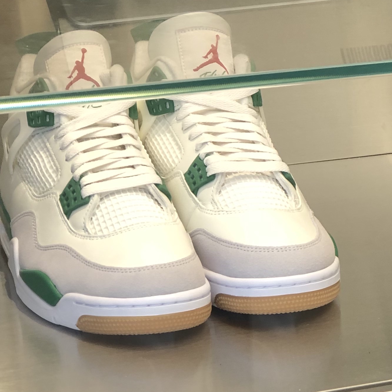 Jordan 4 x Nike SB Retro SP Pine Green 착용 스타일