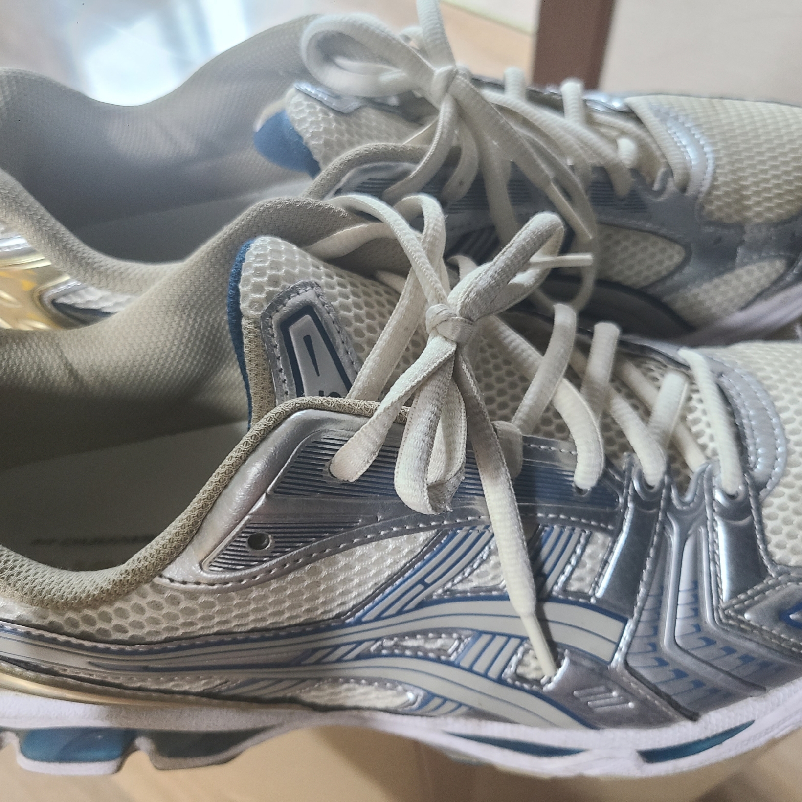 Asics Gel-Kayano 14 Cream Pure Silver 착용 스타일