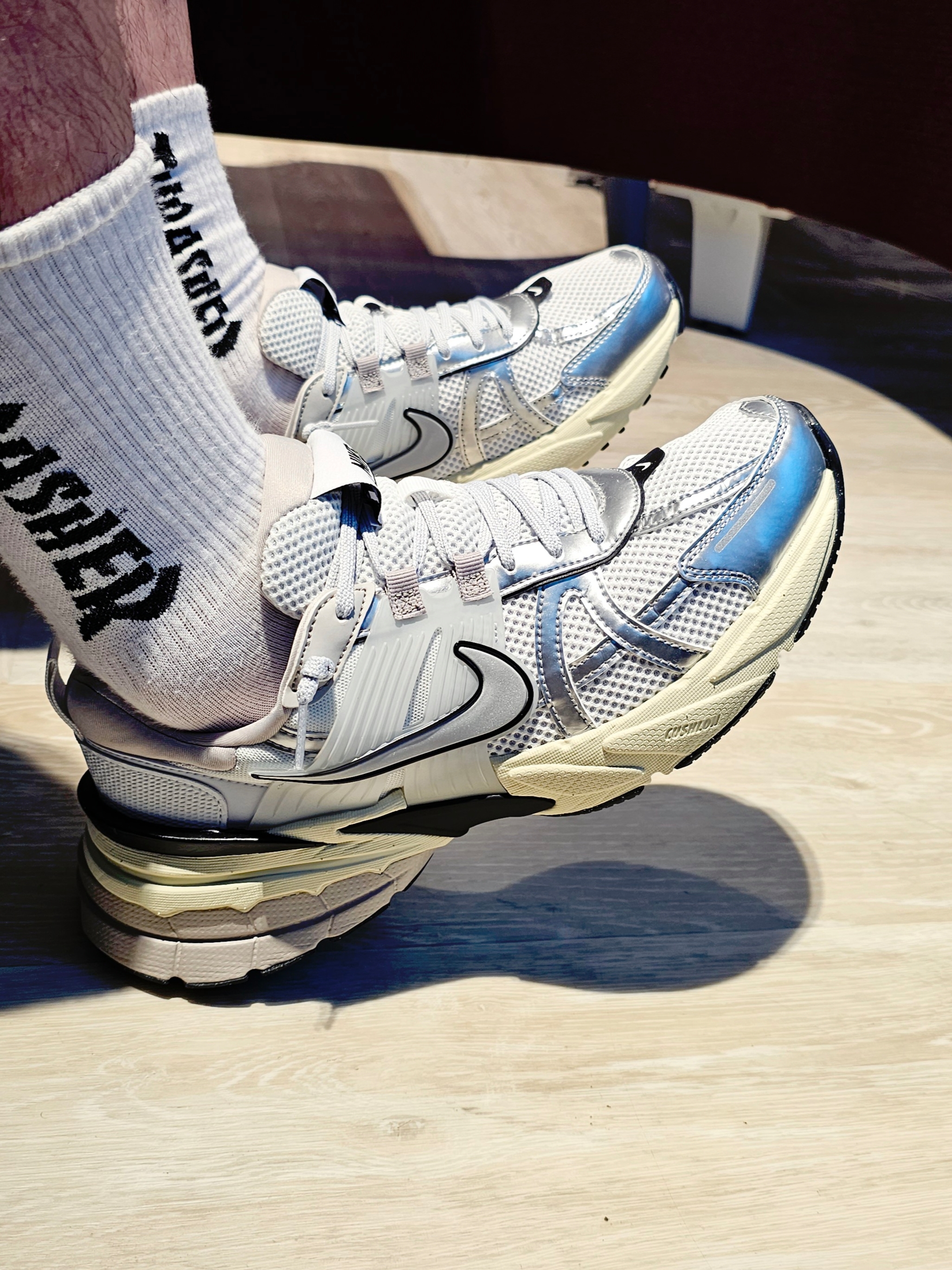 Nike V2K Run Summit White Metallic Silver 착용 스타일