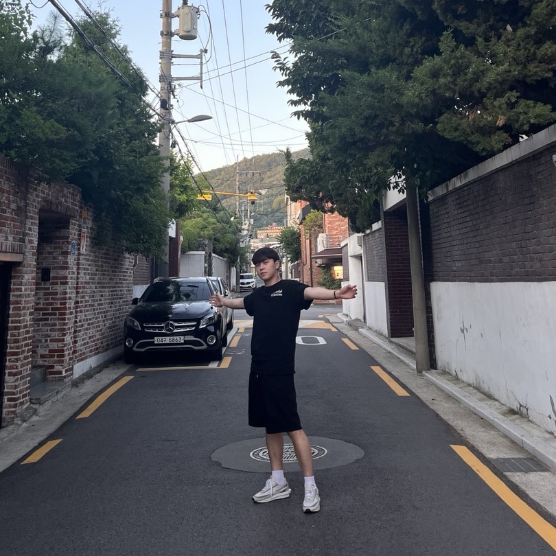 Nike x Sacai LDWaffle Summit White, Deus Ex Machina Seoul College T-Shirt Black 착용 스타일 - 1