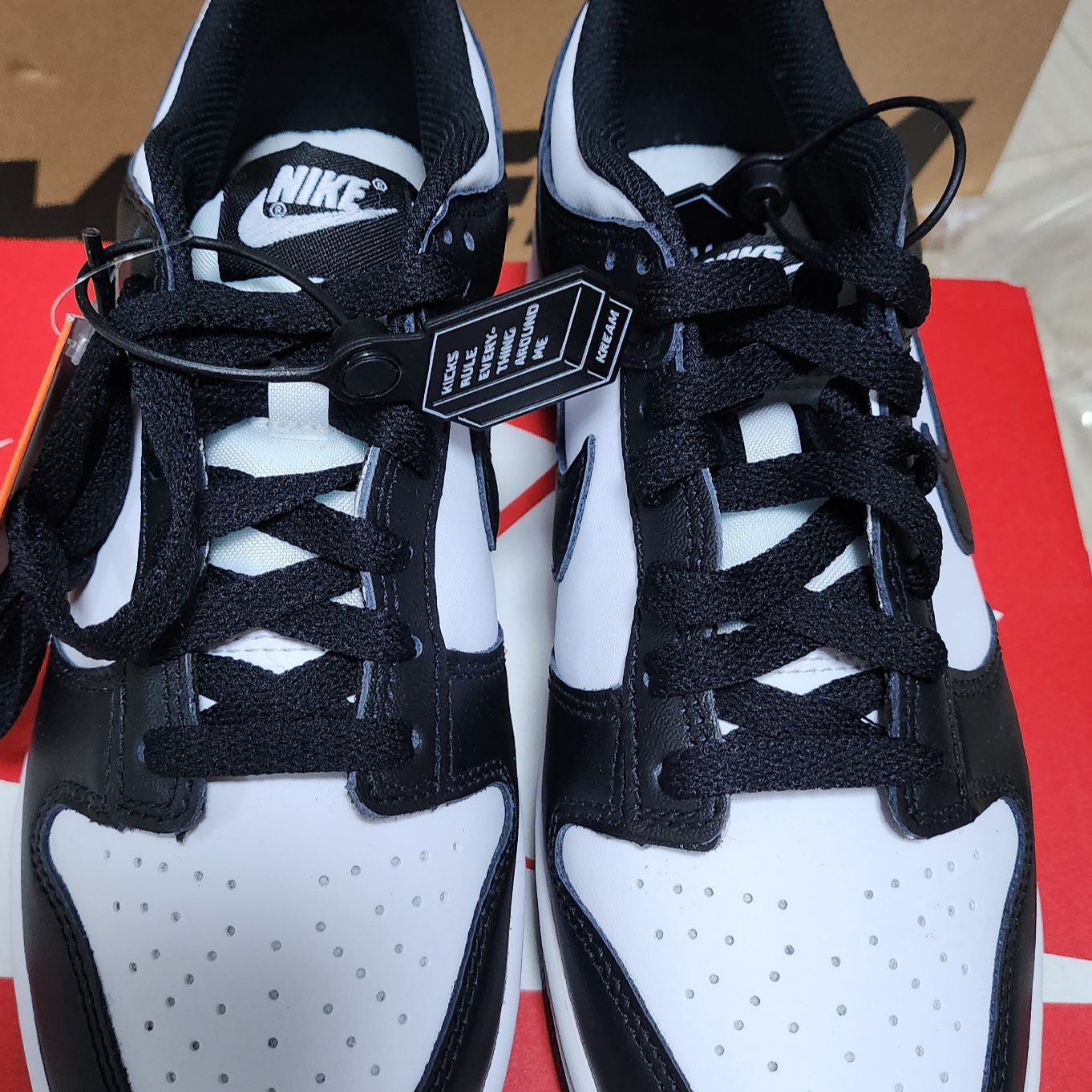 (GS) Nike Dunk Low Black 착용 스타일 - 1