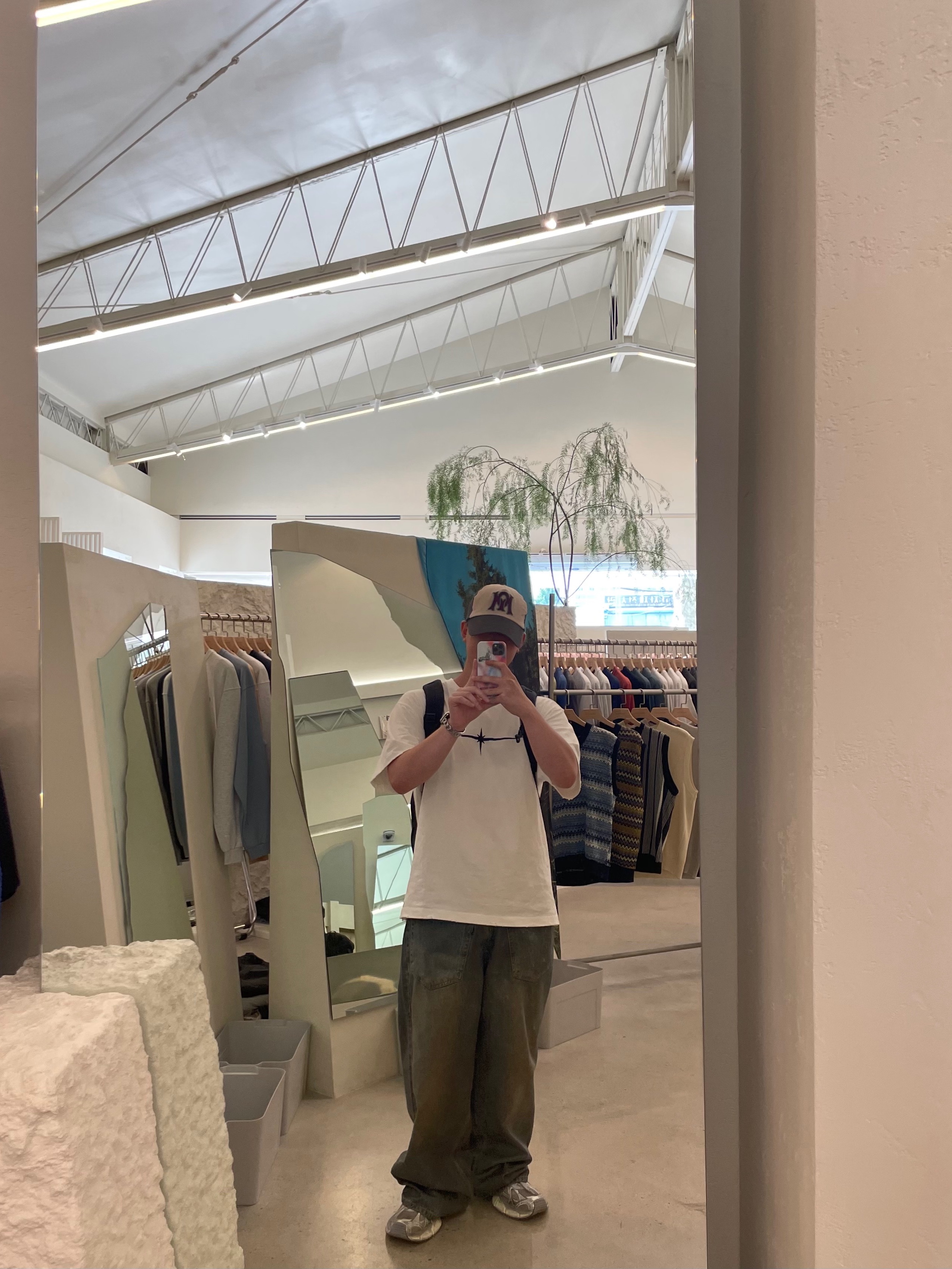 Balenciaga 3XL Sneakers Light Beige, Project G/R Coated Backward Denim Pants Blue 착용 스타일 - 5