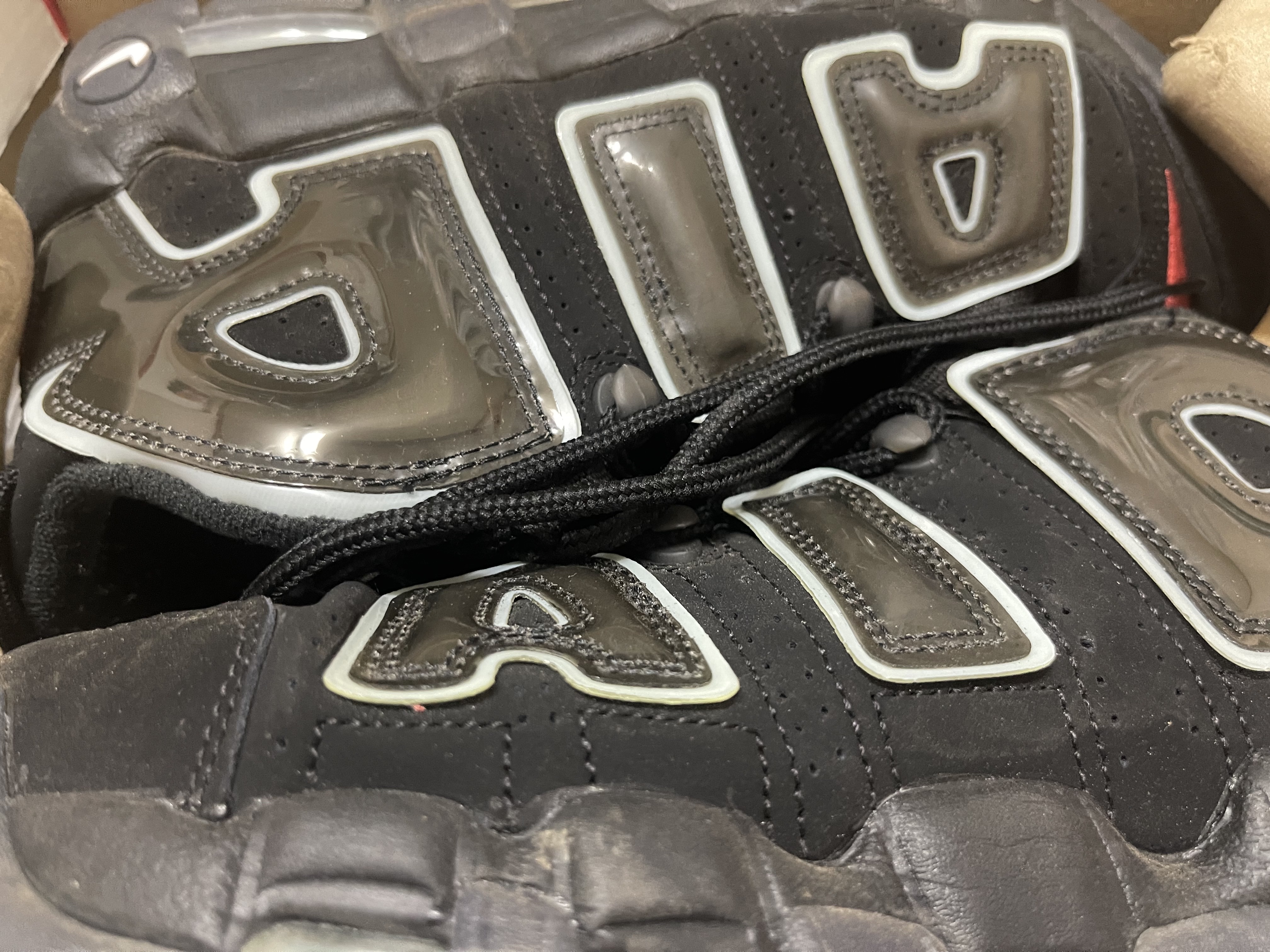 Nike Air More Uptempo 96 Maximum Volume 착용 스타일