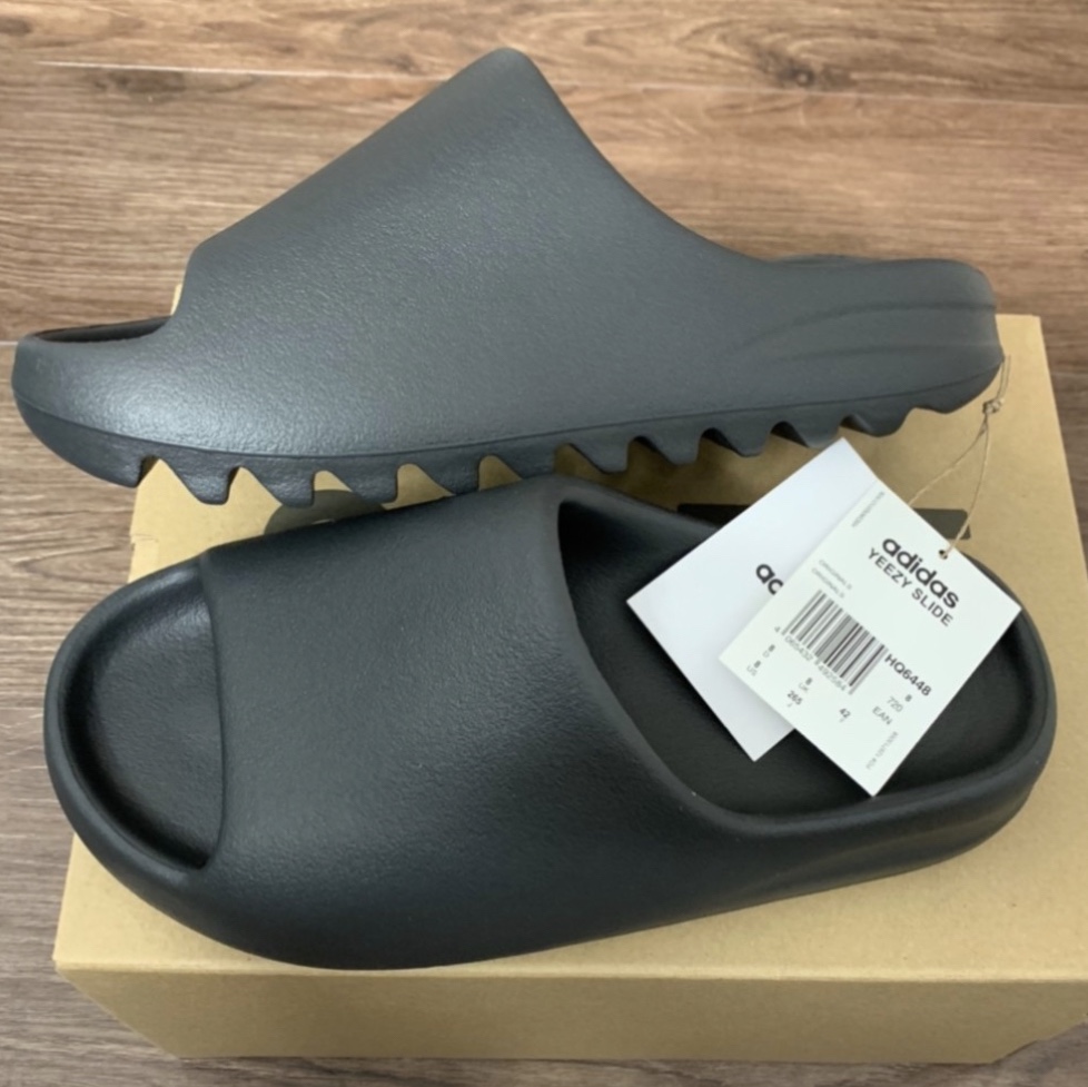 Adidas Yeezy Slide Slate Grey 착용 스타일
