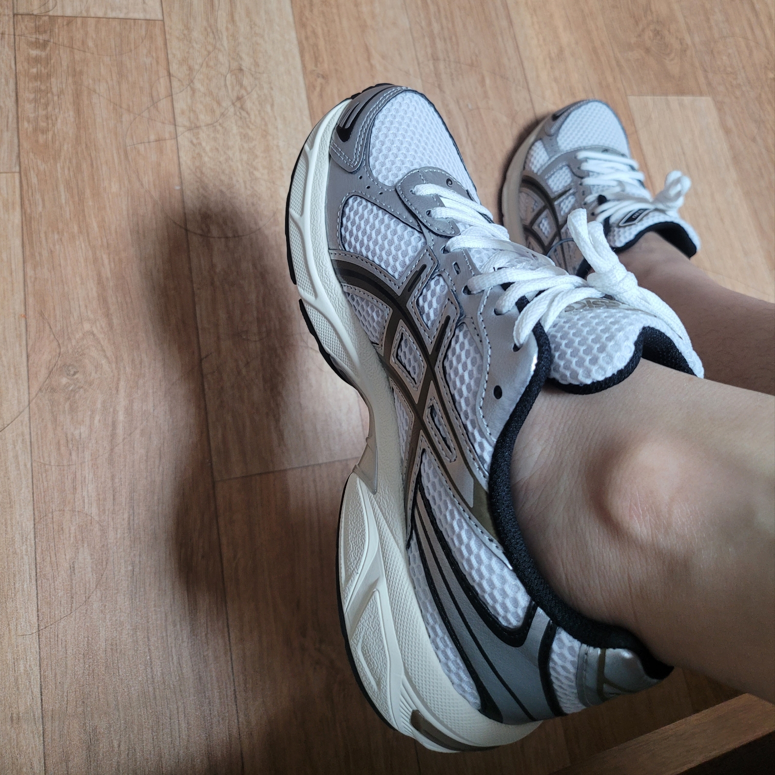 Asics Gel-1130 White Clay Canyon 착용 스타일