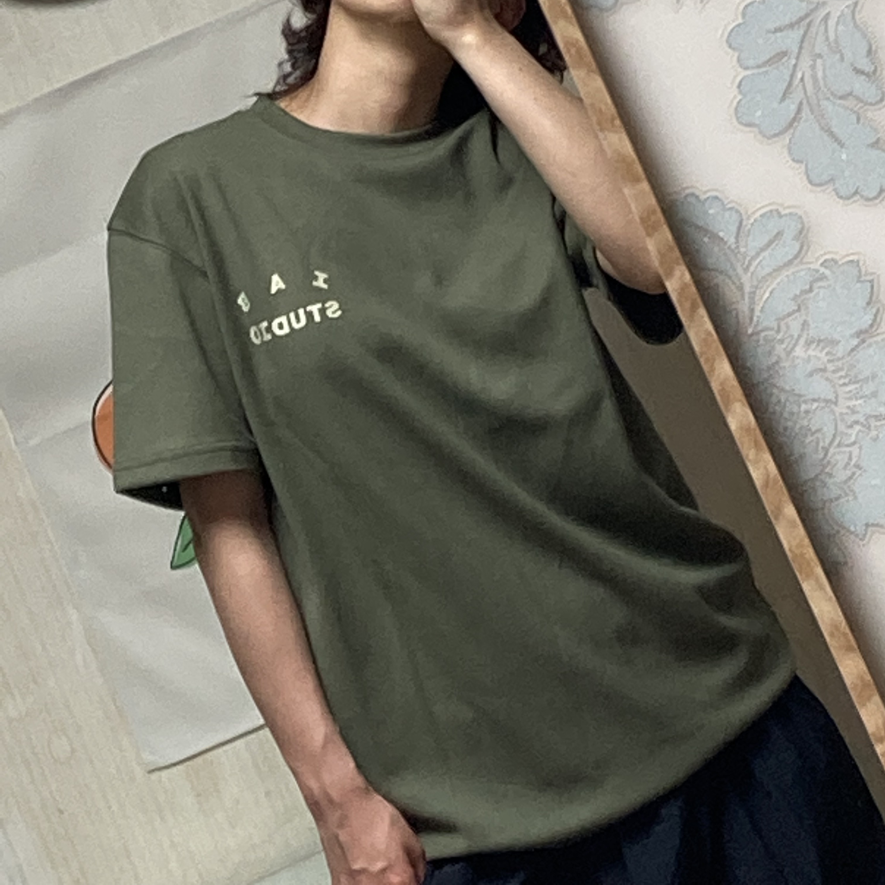 IAB Studio x D.P. T-Shirt Army Green 착용 스타일