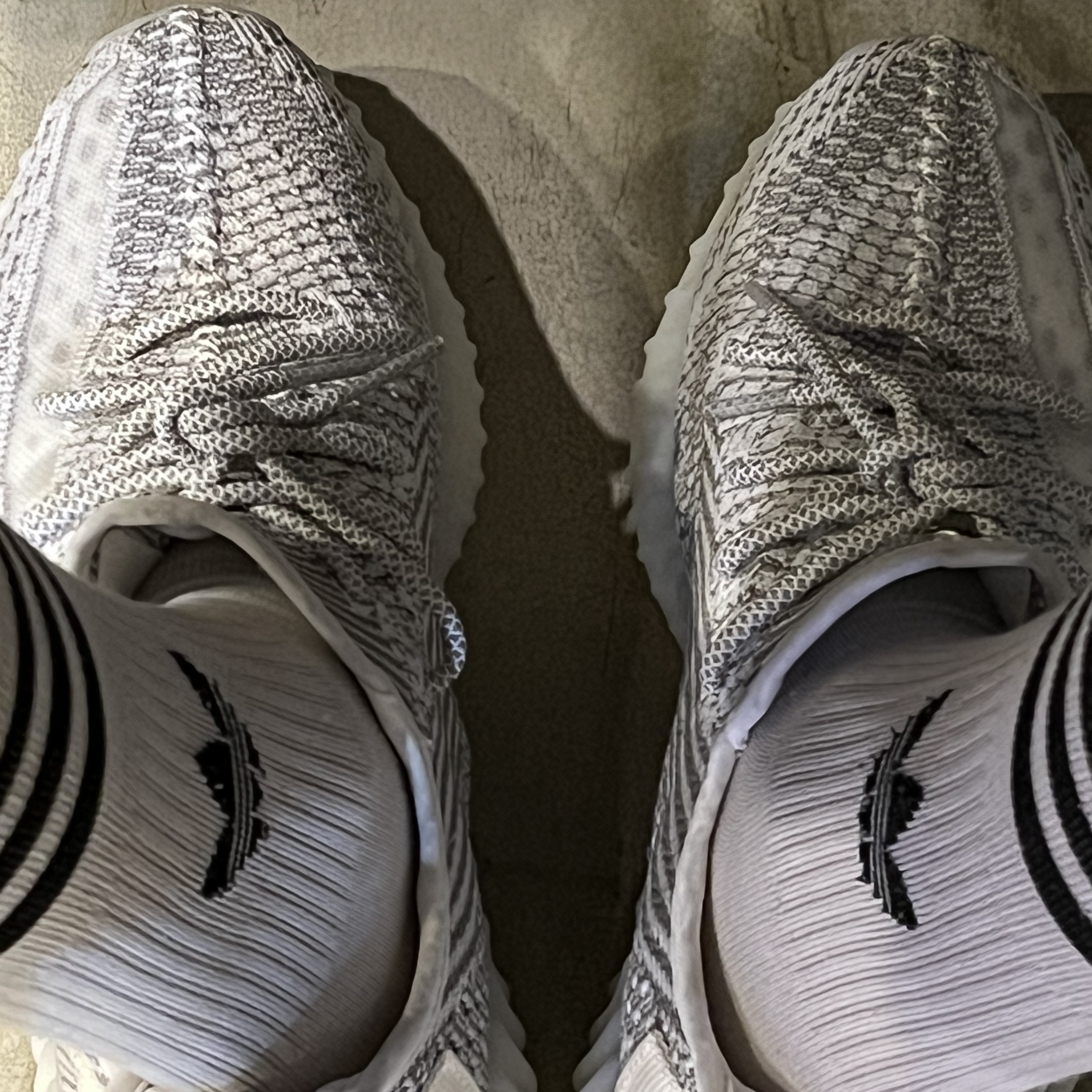Adidas Yeezy Boost 350 V2 Static 2023 착용 스타일