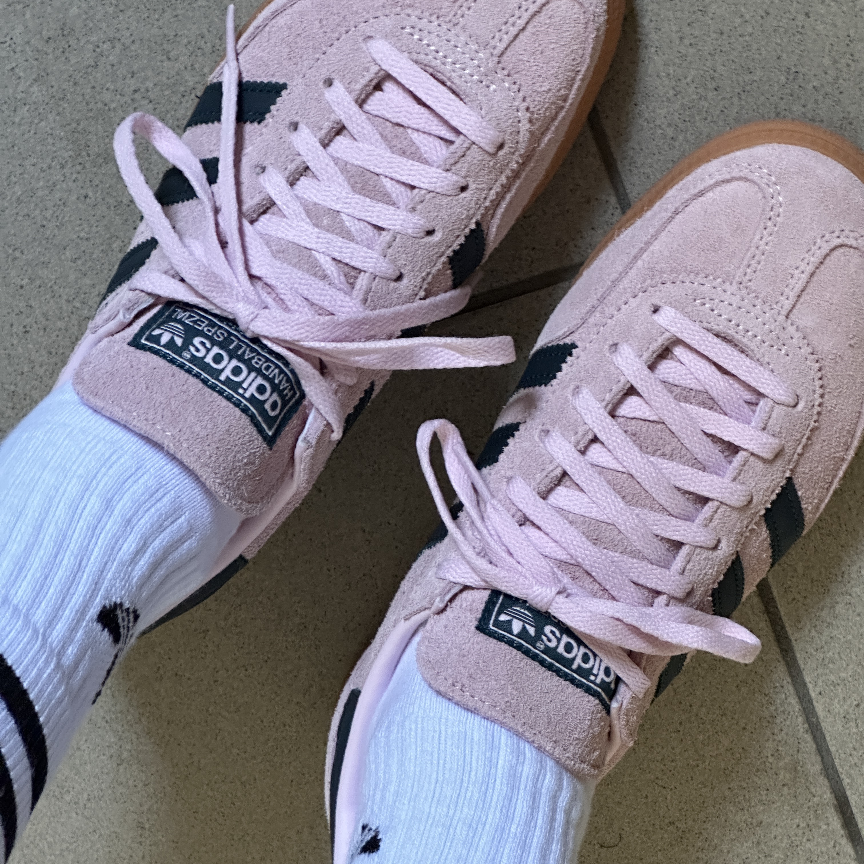 (W) Adidas Spezial Handball Clear Pink 착용 스타일 - 1
