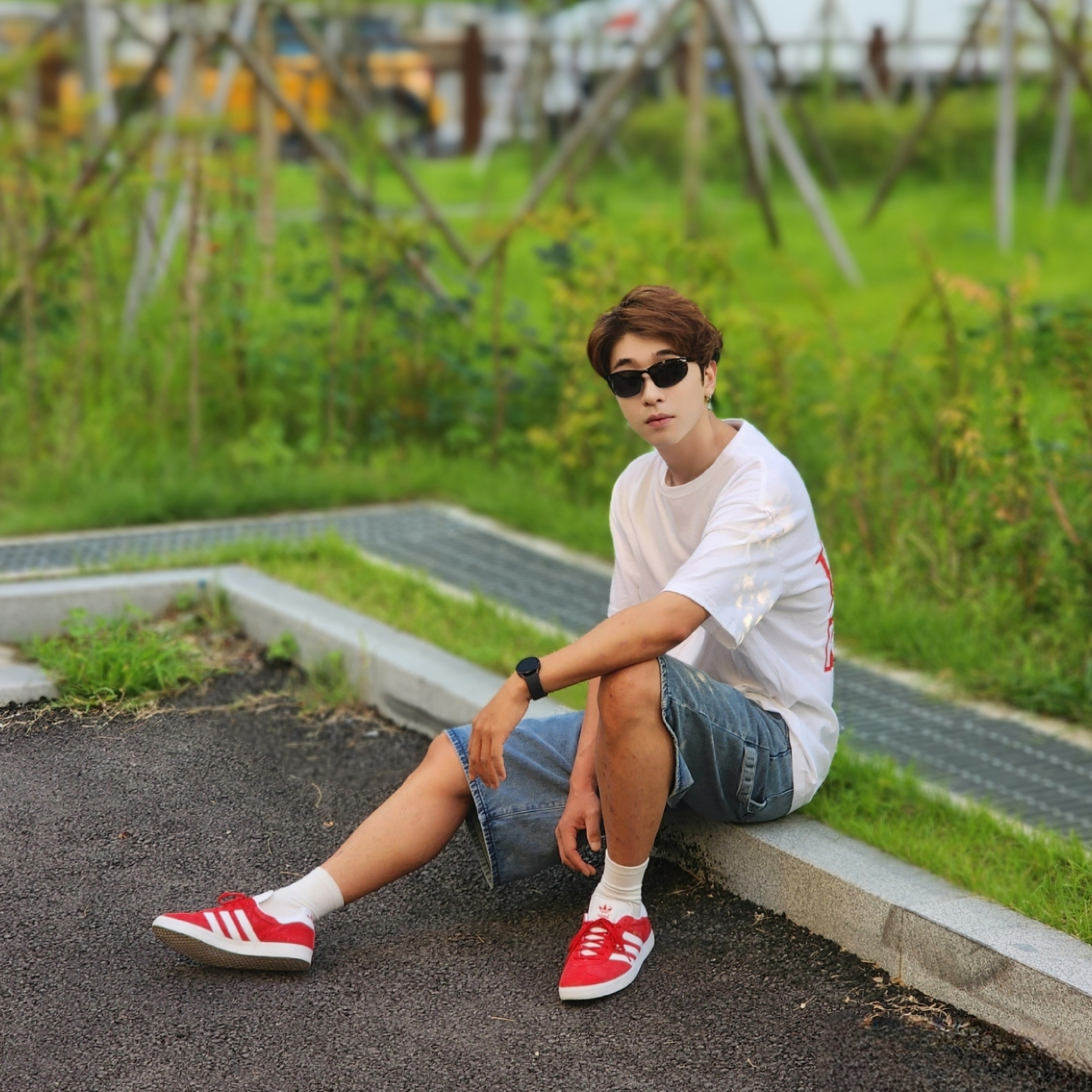 Adidas Gazelle Power Red 착용 스타일 - 3