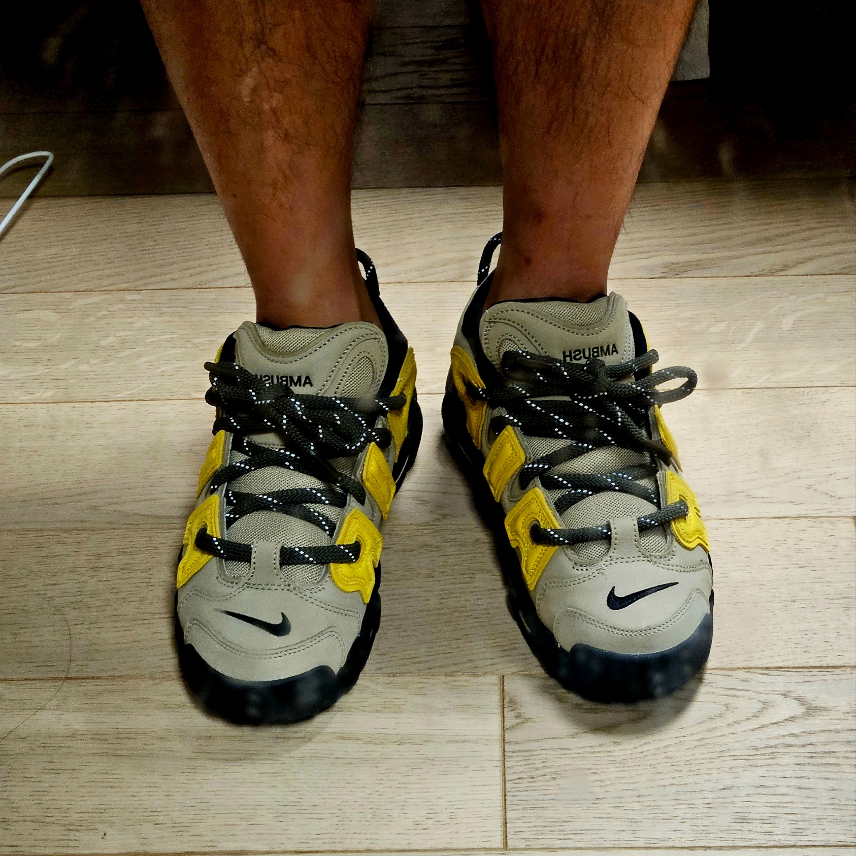 Nike x Ambush Air More Uptempo Low Vivid Sulfur and Limestone 착용 스타일 - 3