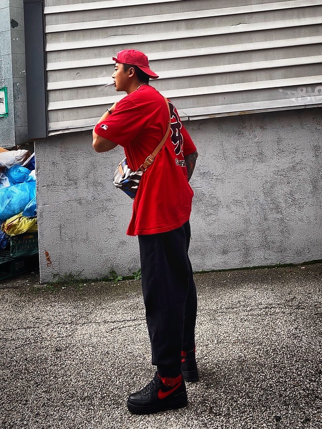 Supreme Pigment Canvas S Logo 6-Panel Red - 23SS, Supreme x MLB Kanji Teams T-Shirt Yankees Red - 22FW 착용 스타일 - 2