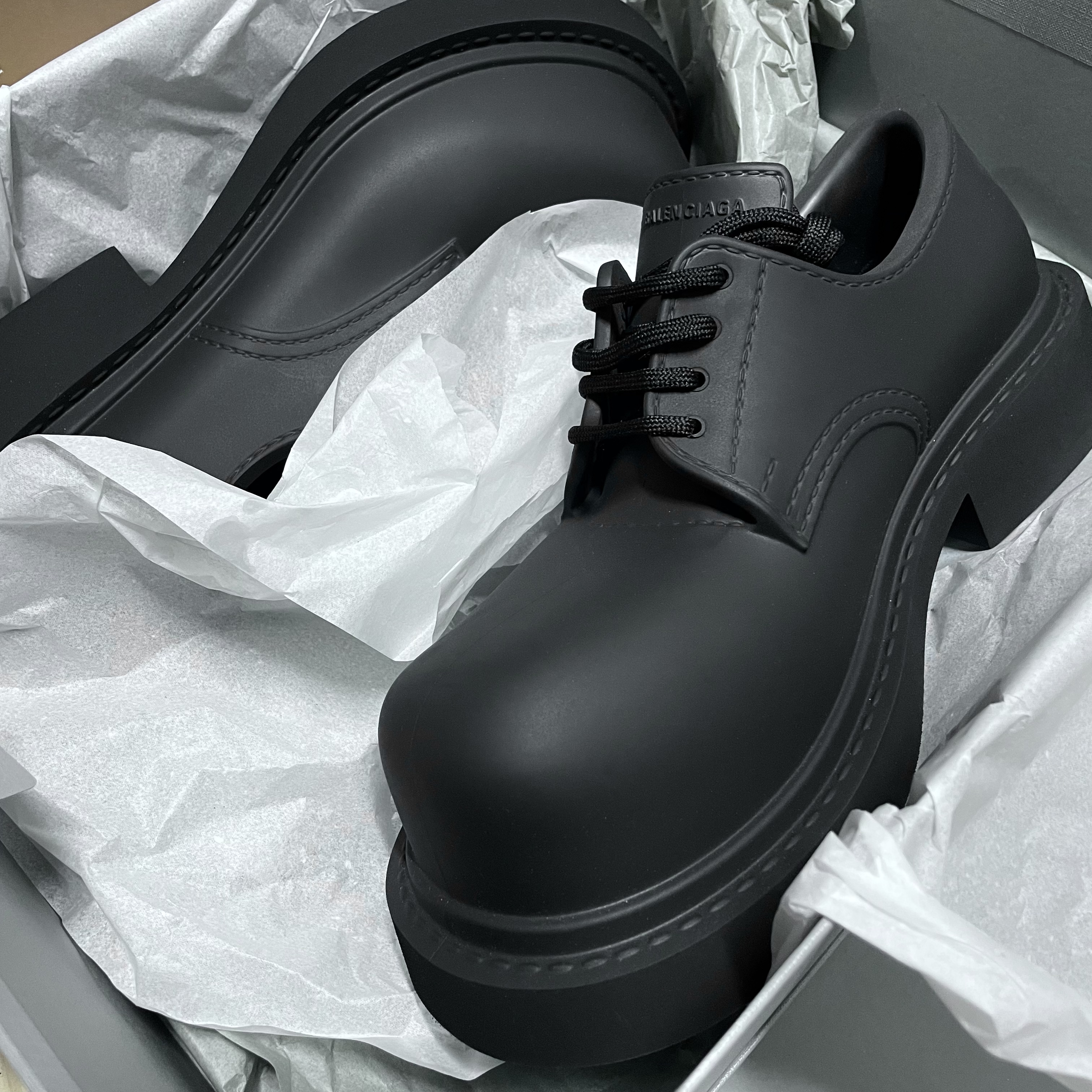 Balenciaga Steroid Derby Black 착용 스타일