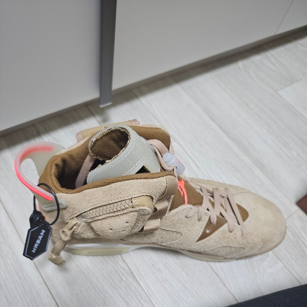 Jordan 6 x Travis Scott Retro SP British Khaki 착용 스타일