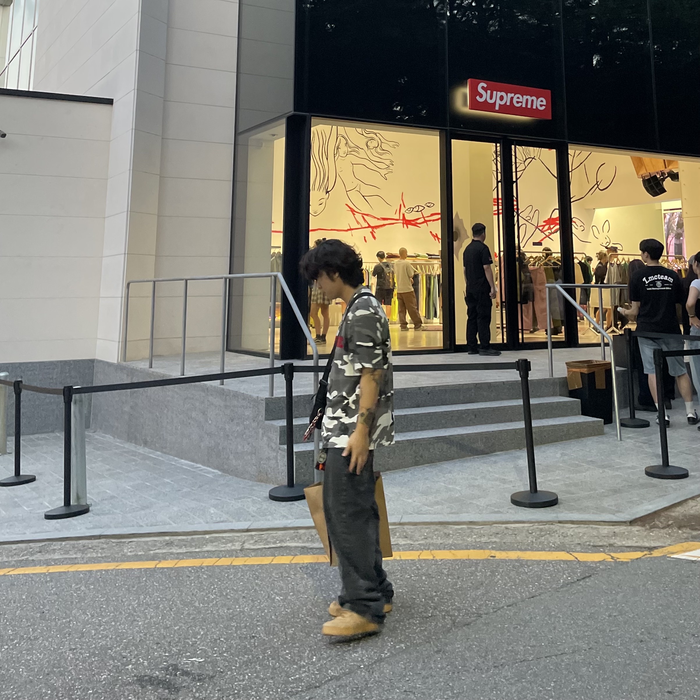 Supreme Collegiate S/S Top Snow Camo - 23FW 착용 스타일 - 2