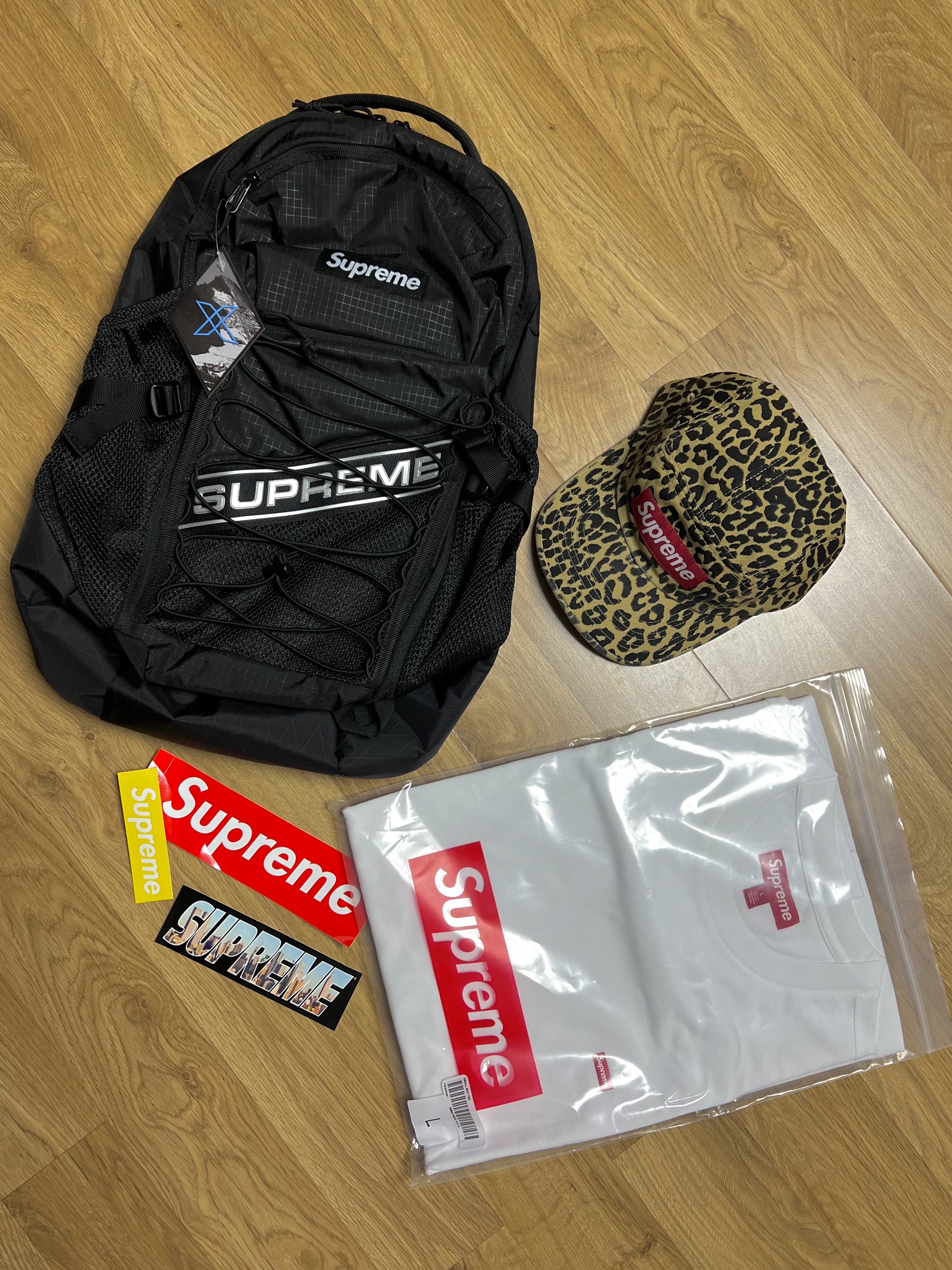 Supreme Backpack Black - 23FW, Supreme Washed Chino Twill Camp Cap Leopard - 23FW 착용 스타일