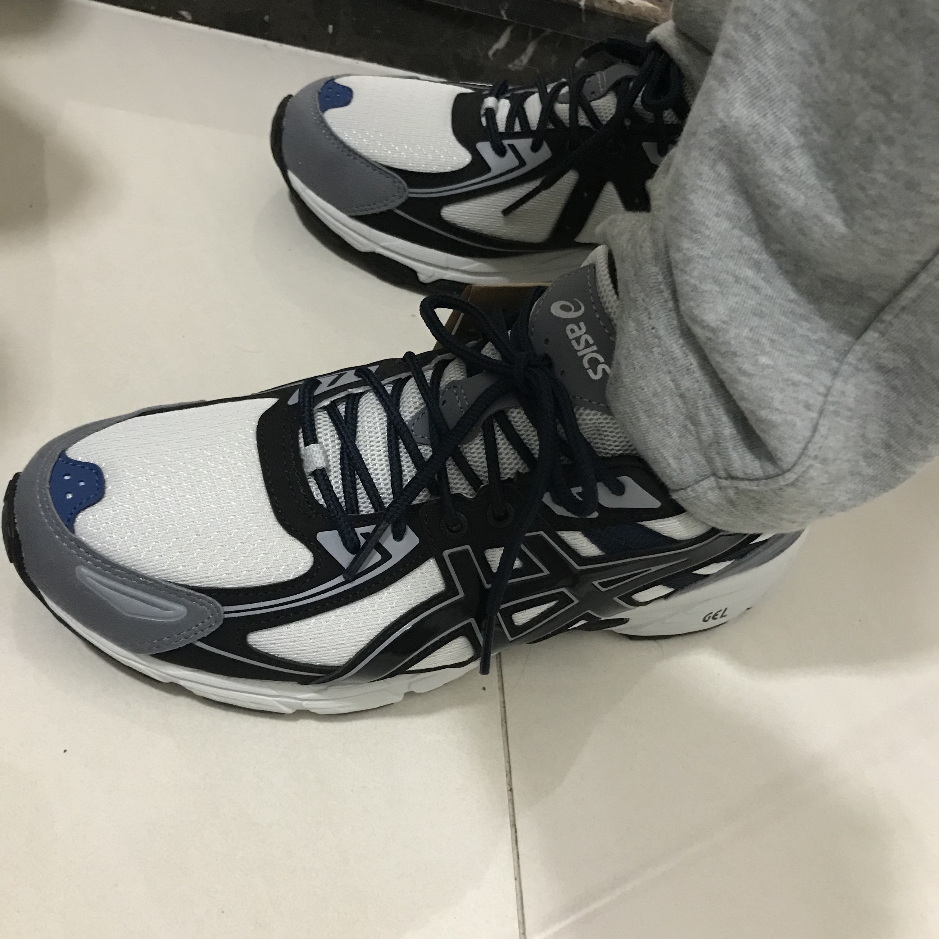 Asics Gel-Venture 6 SPS Glacier Grey 착용 스타일