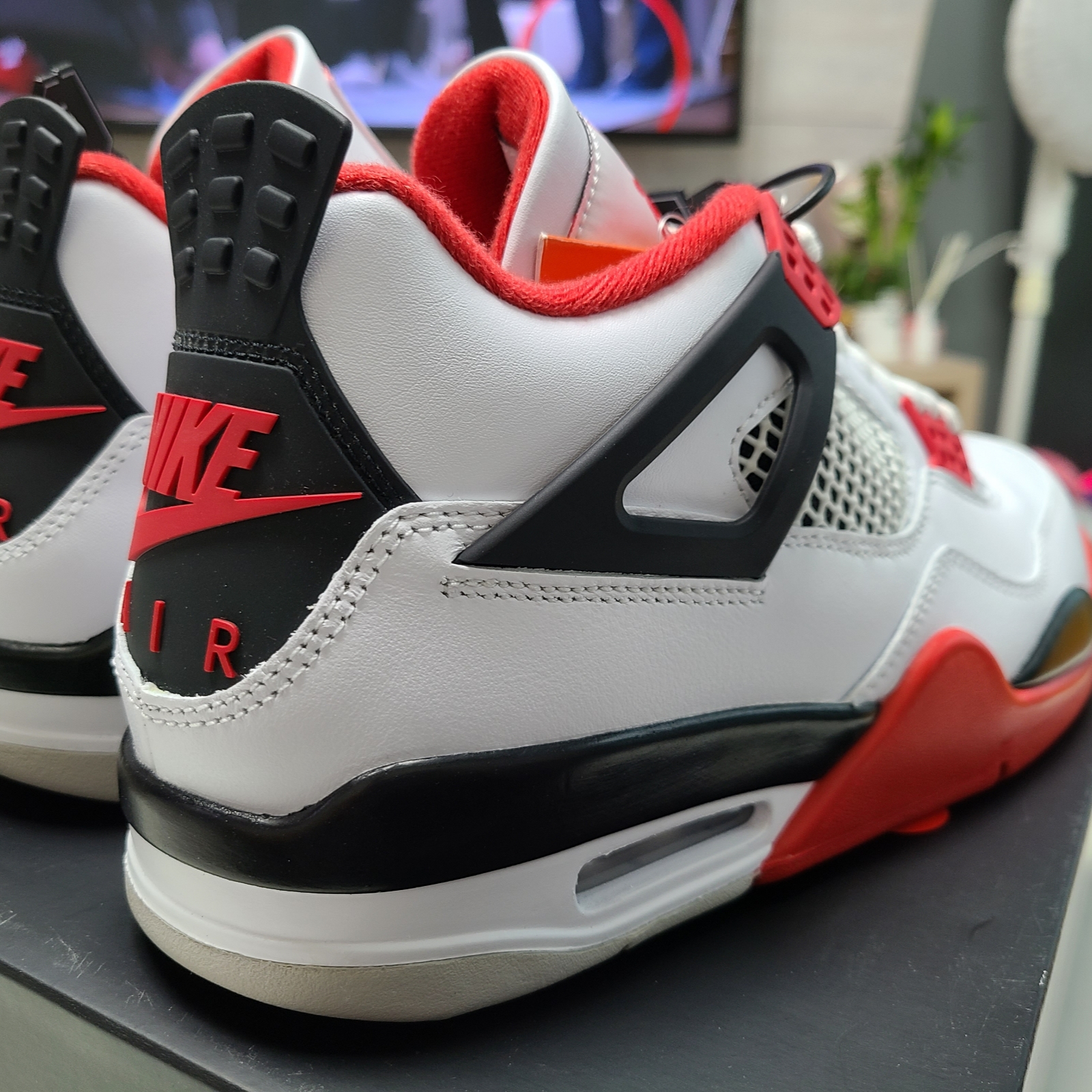 Jordan 4 Retro OG Fire Red 2020 착용 스타일