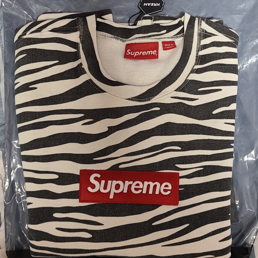 Supreme Box Logo Crewneck Zebra - 22FW 착용 스타일 - 2