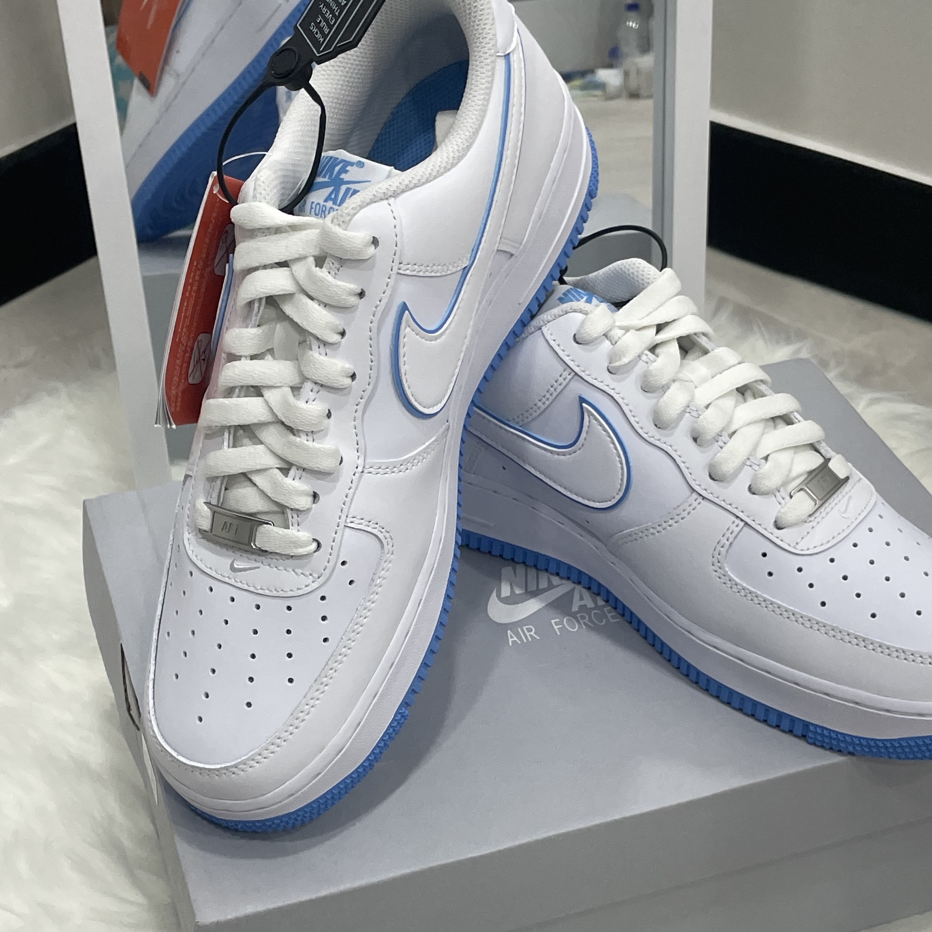 Nike Air Force 1 '07 White University Blue 착용 스타일