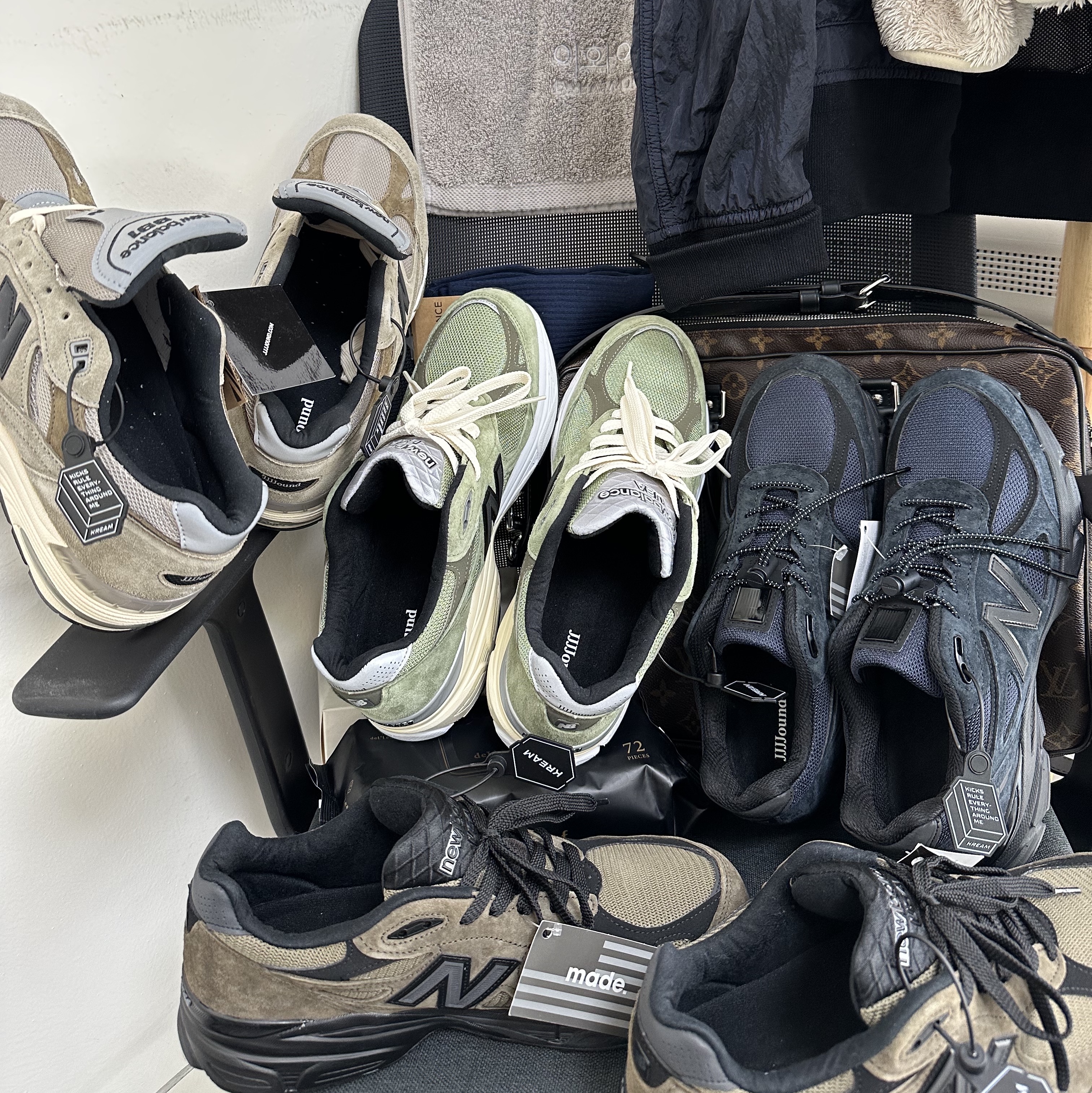 New Balance x JJJJound 990v4 Navy, New Balance x JJJJound 990v3 Brown Black 착용 스타일