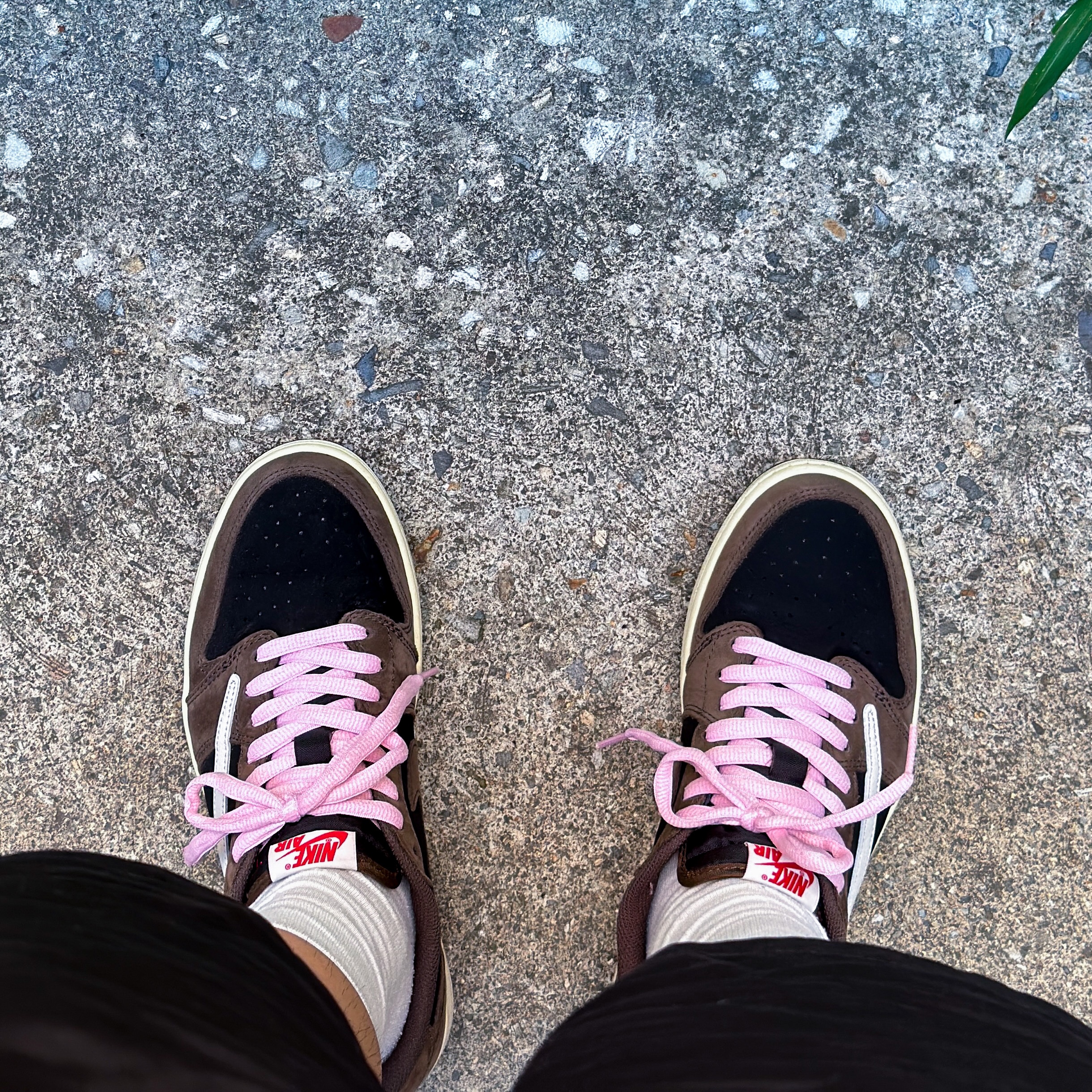 Jordan 1 x Travis Scott Retro Low OG SP Mocha 착용 스타일
