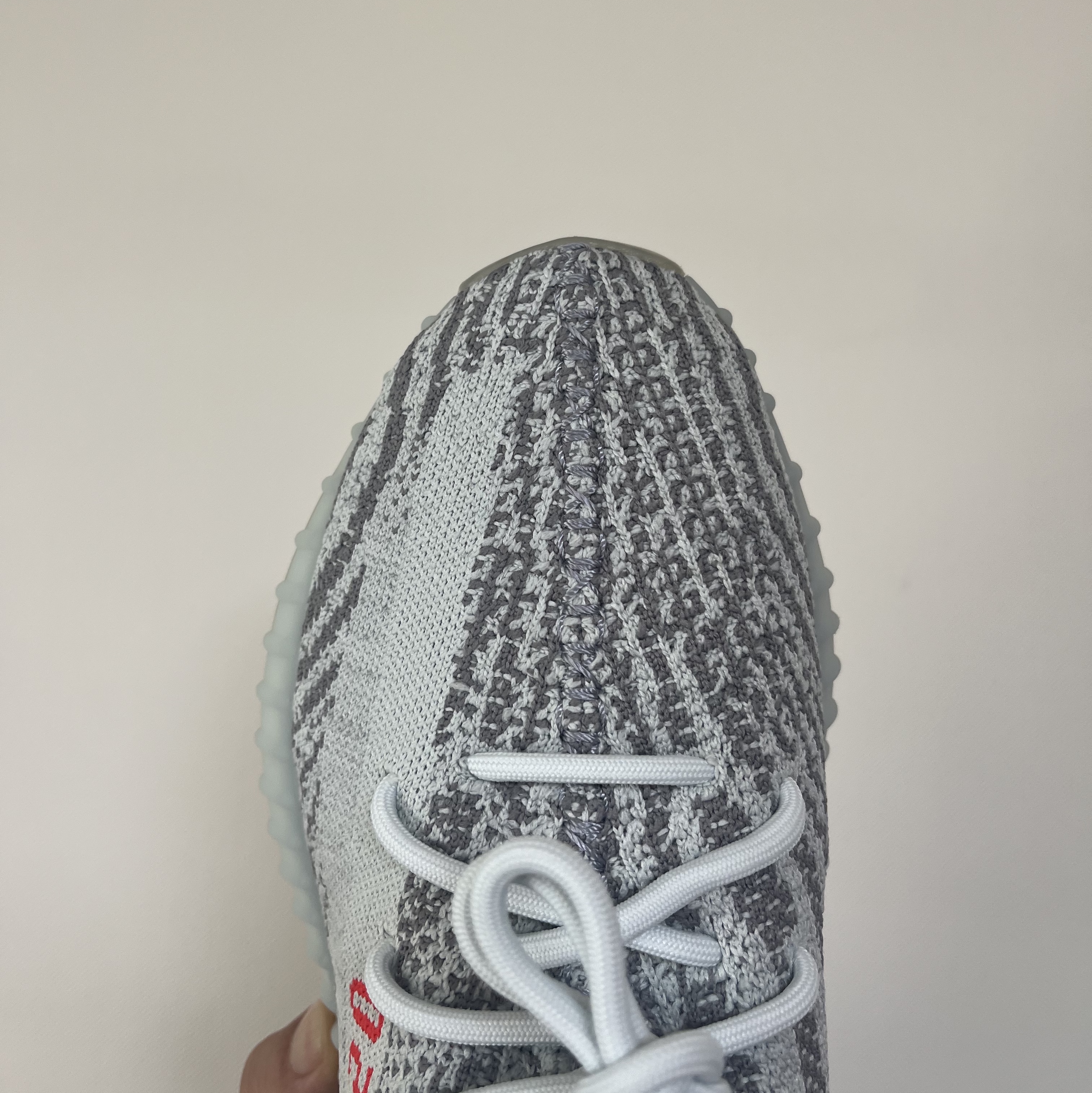 Adidas Yeezy Boost 350 V2 Blue Tint 2021/2022/2023 착용 스타일 - 4