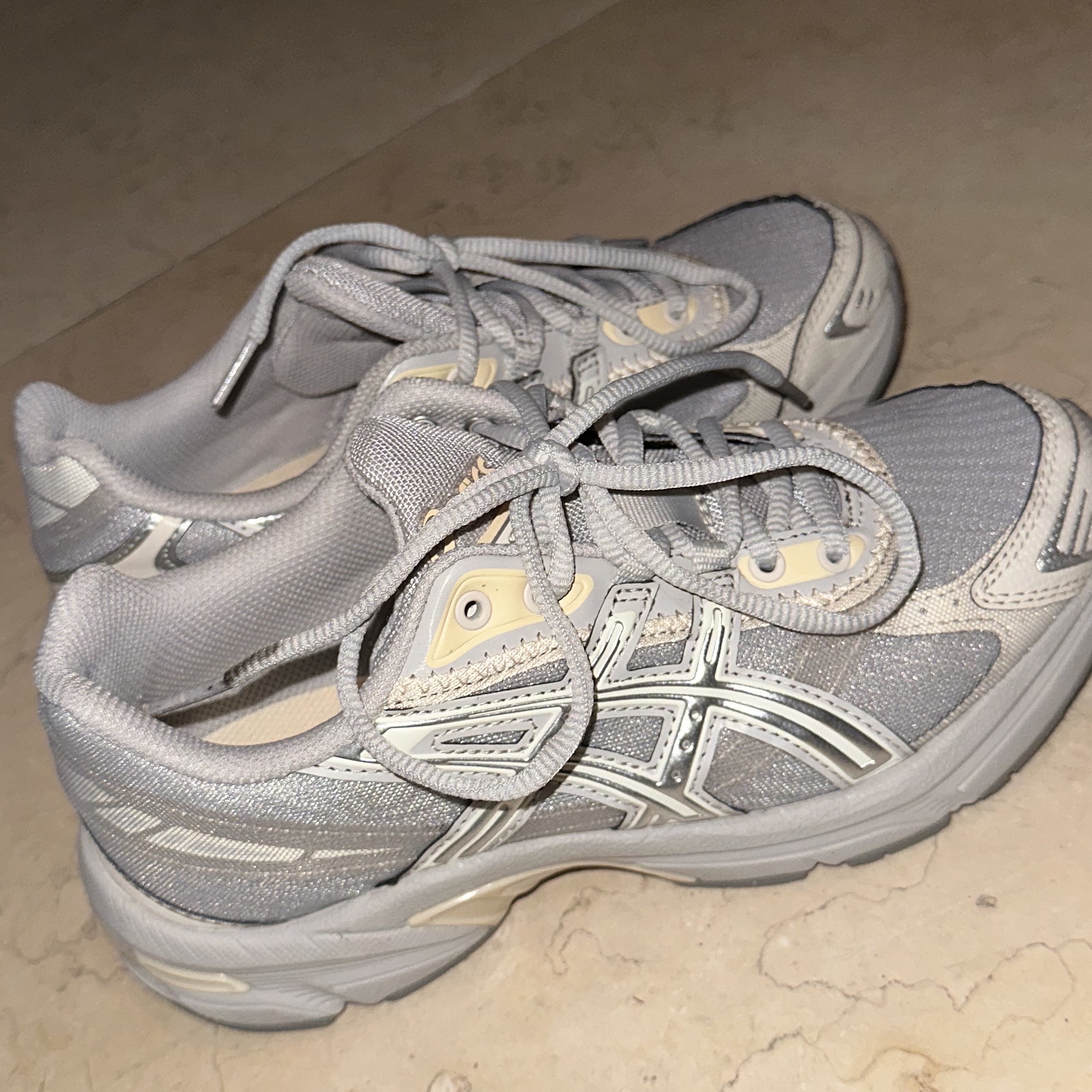 Asics Gel-1130 RE Oyster Grey Pure Silver 착용 스타일