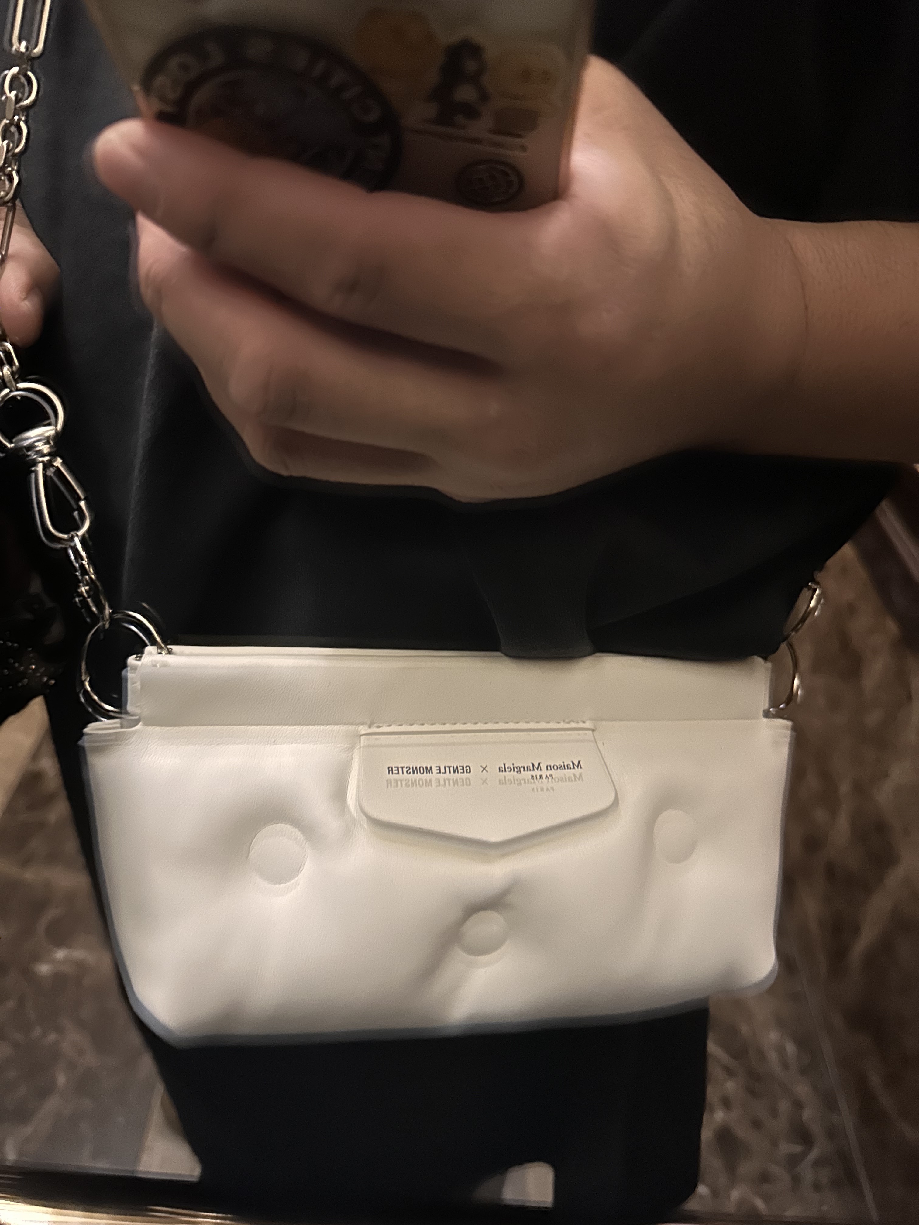 Gentle Monster x Maison Margiela MM011 Clear Black Gradient, Human Made Heart Mini Keycharm Red 착용 스타일 - 3