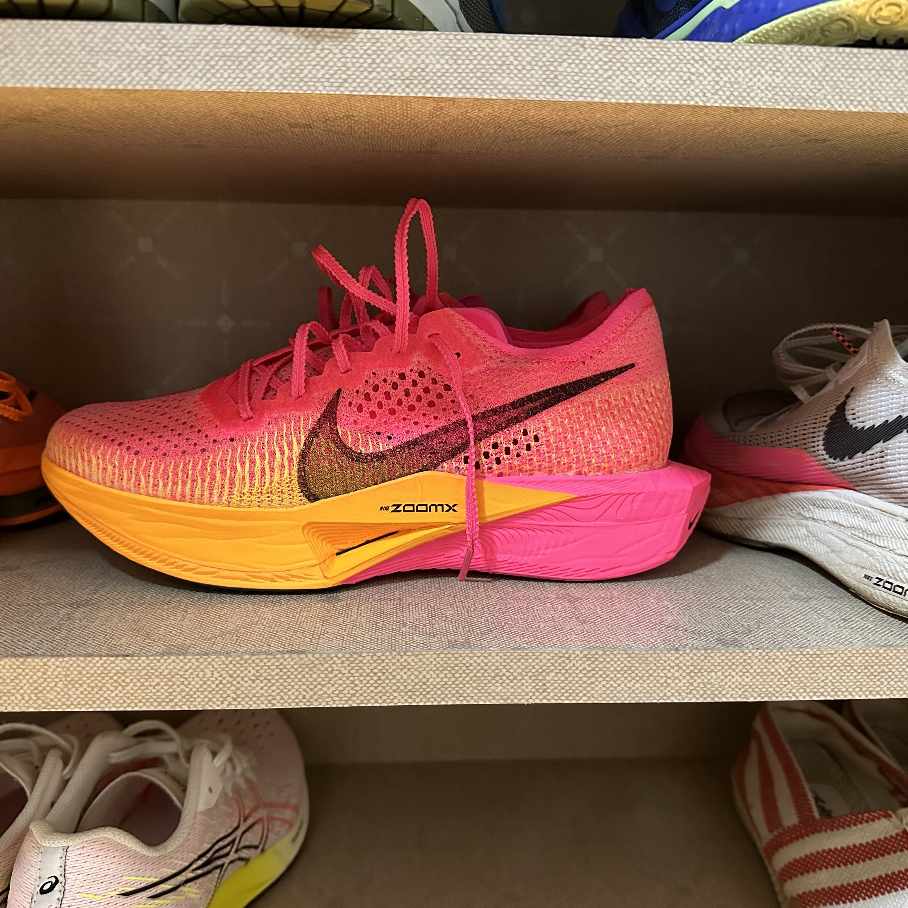 Nike ZoomX Vaporfly Next% 3 Hyper Pink, Nike Air Zoom Alphafly Next% 2 Total Orange 착용 스타일