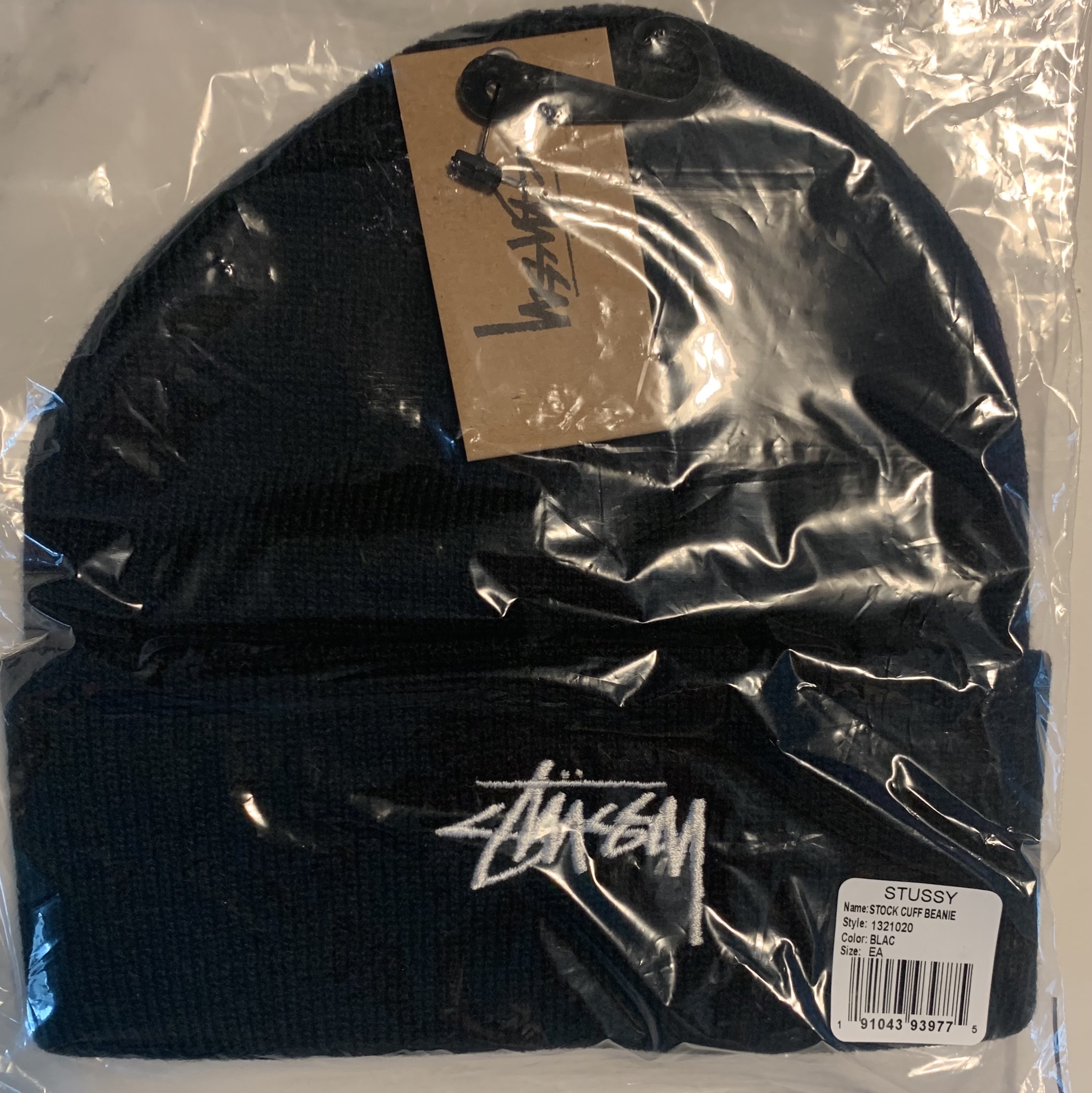 Stussy Stock Cuff Beanie Black 착용 스타일