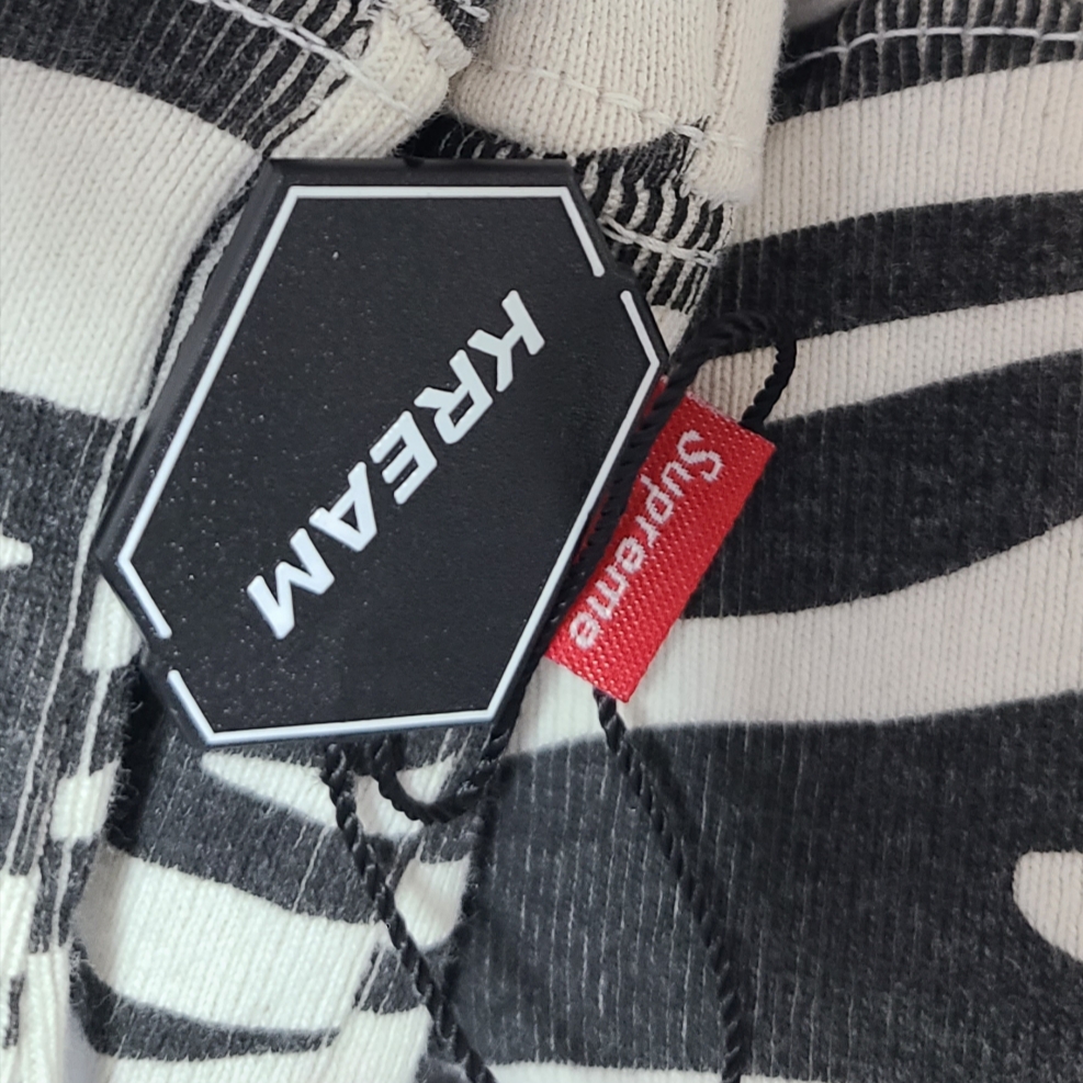 Supreme Box Logo Crewneck Zebra - 22FW 착용 스타일 - 2