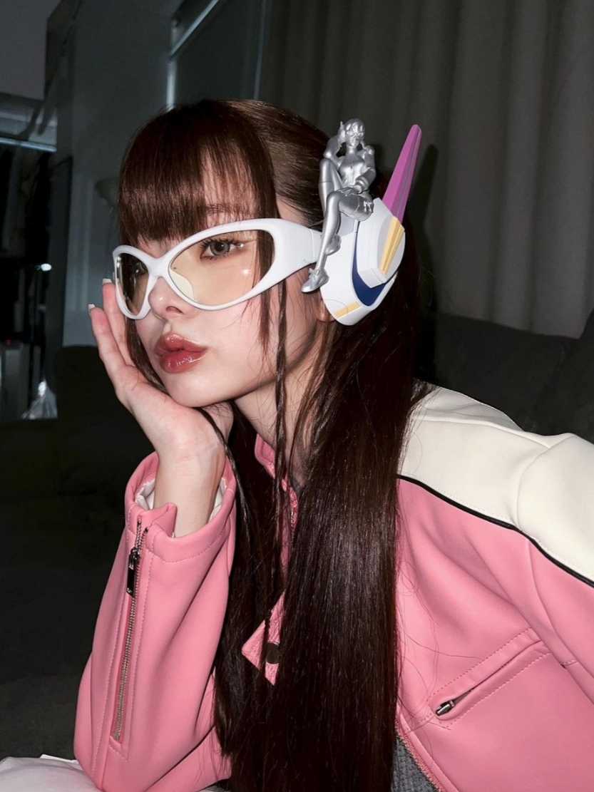 Gentle Monster x Overwatch 2 Tokki WP White, (W) Crocs Classic Platform Clog White 착용 스타일 - 2
