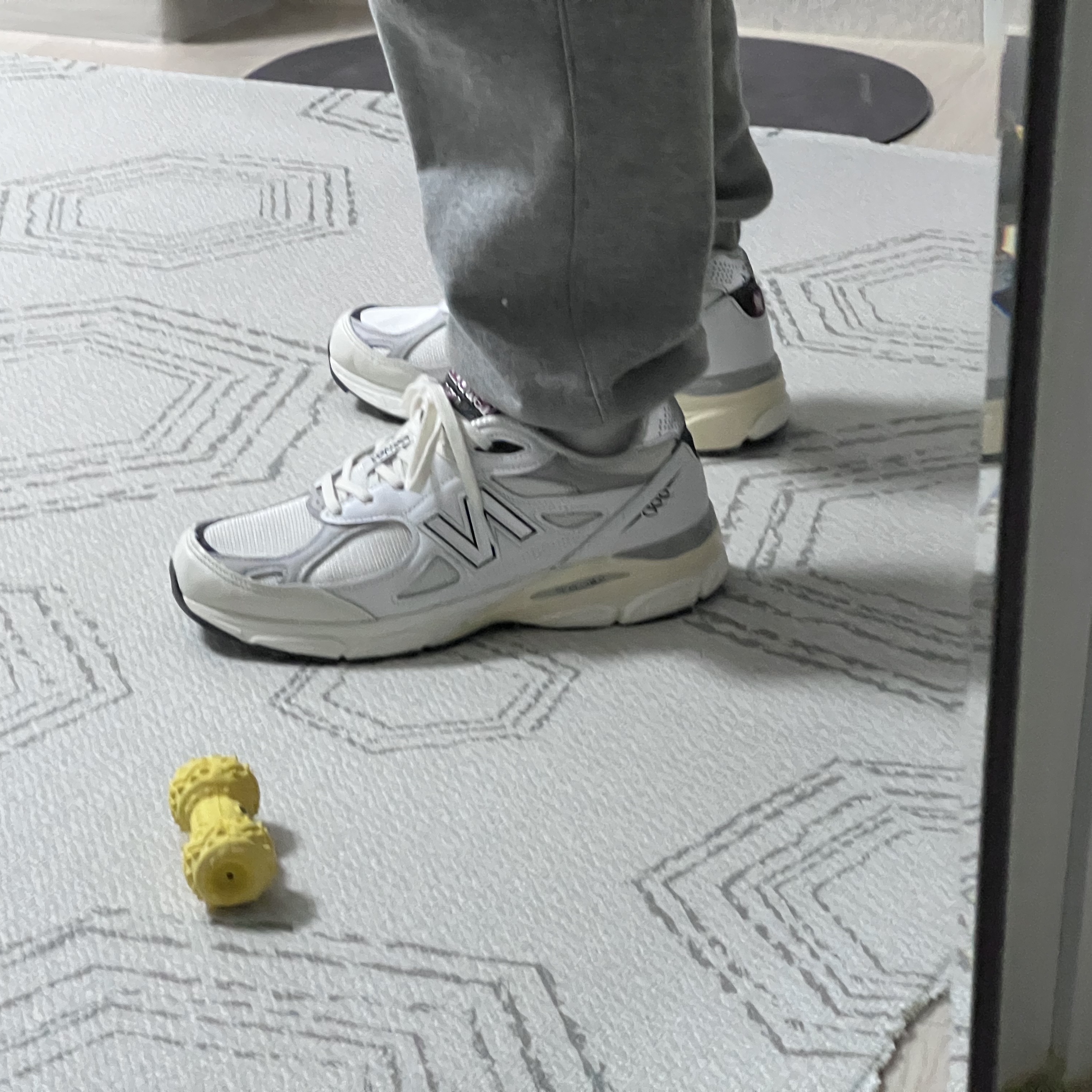 New Balance 990v3 Made in USA Sea Salt 착용 스타일 - 1