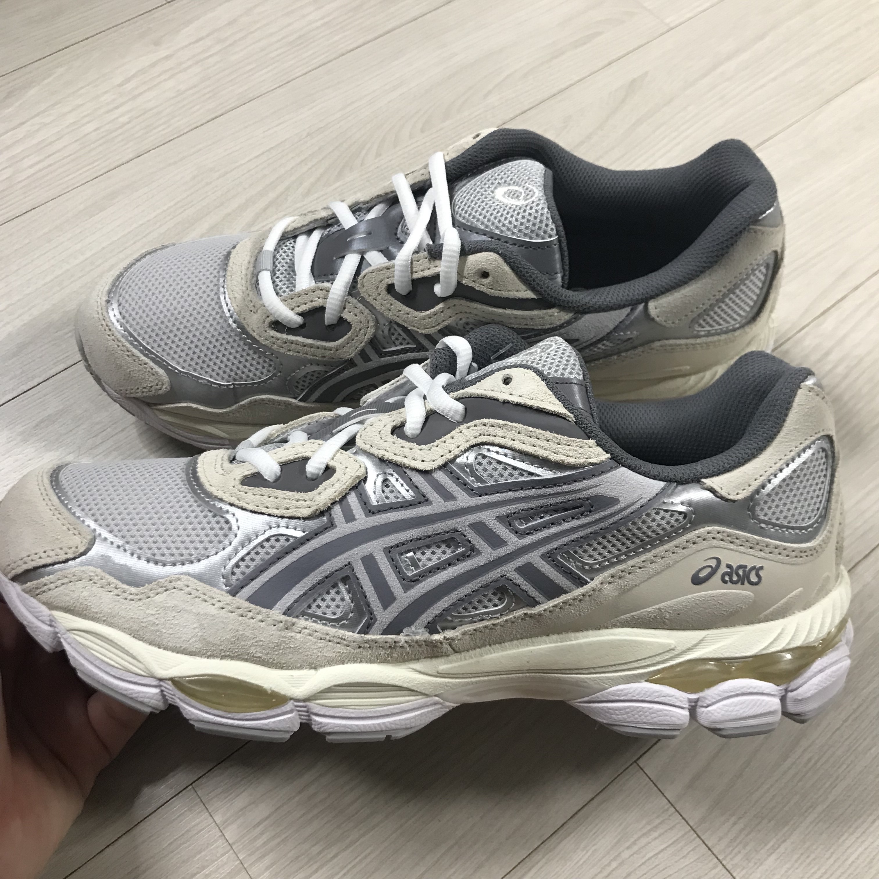 Asics Gel-NYC Concrete Oatmeal 착용 스타일