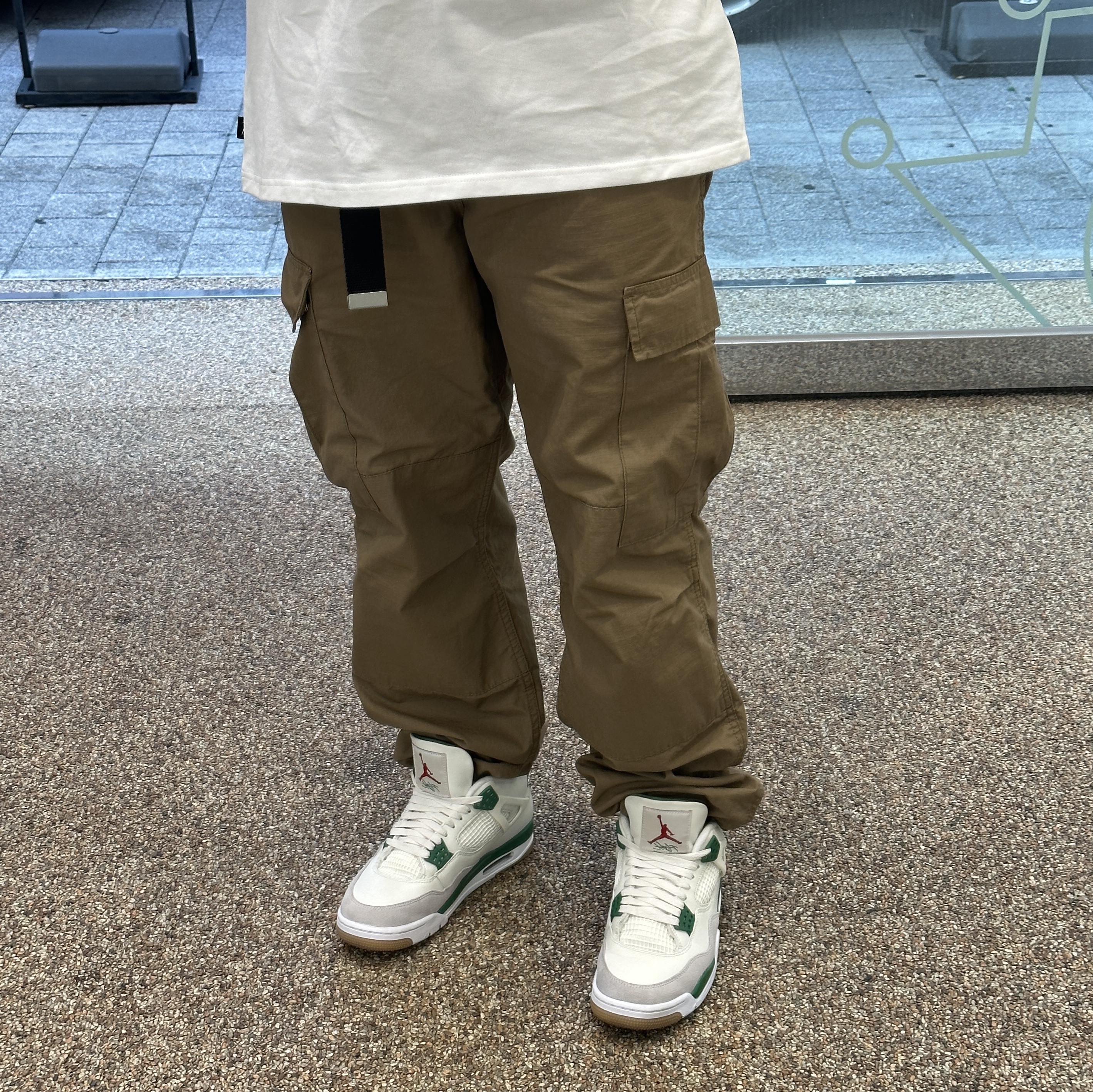 Nike x Stussy NRG FL SS 8 Ball T-Shirt White (DO9322-100), New Era x Murakami Takashi Ohana A-Frame Mesh Cap Black 착용 스타일 - 3