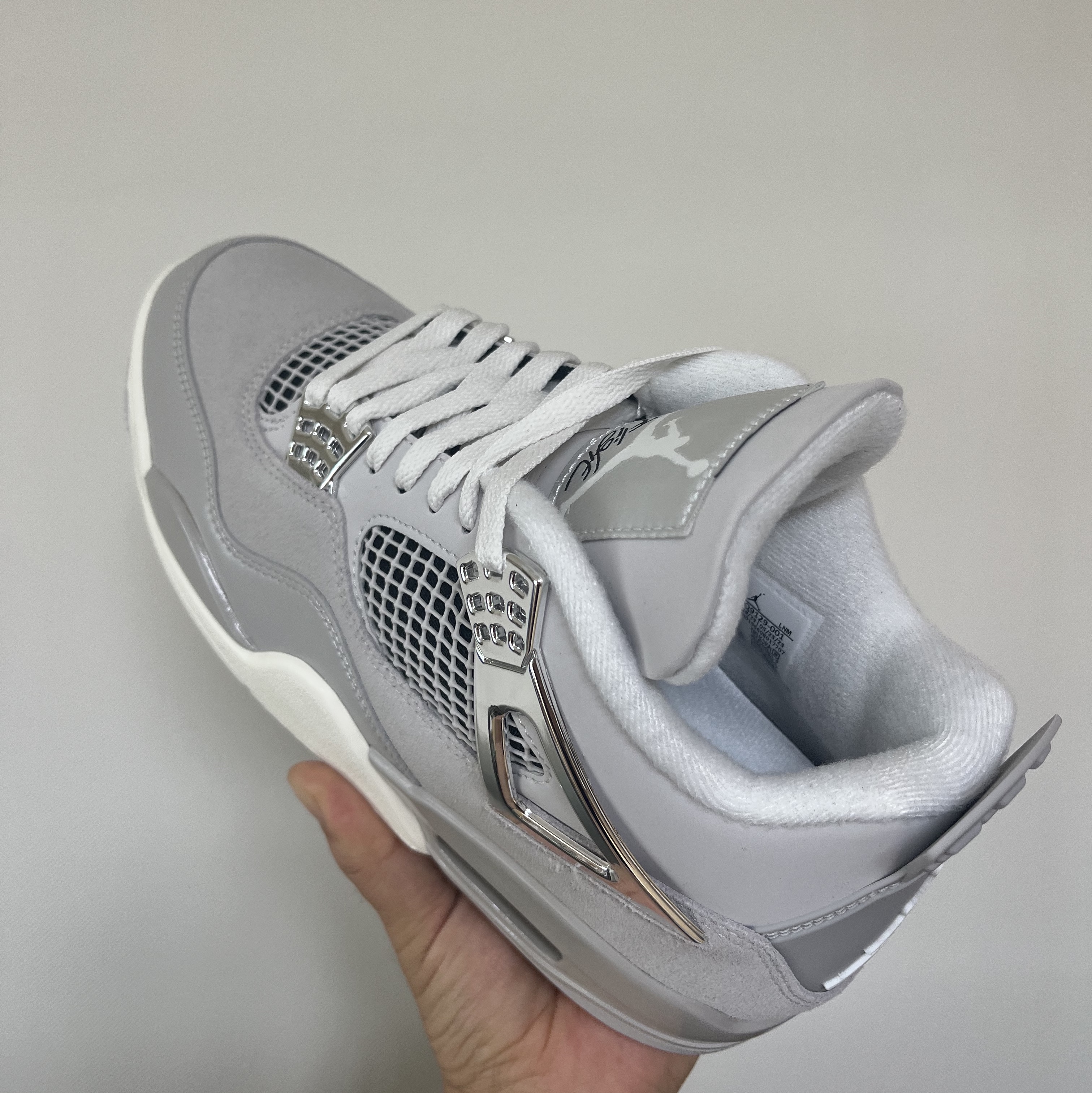 (W) Jordan 4 Retro Frozen Moments 착용 스타일 - 2