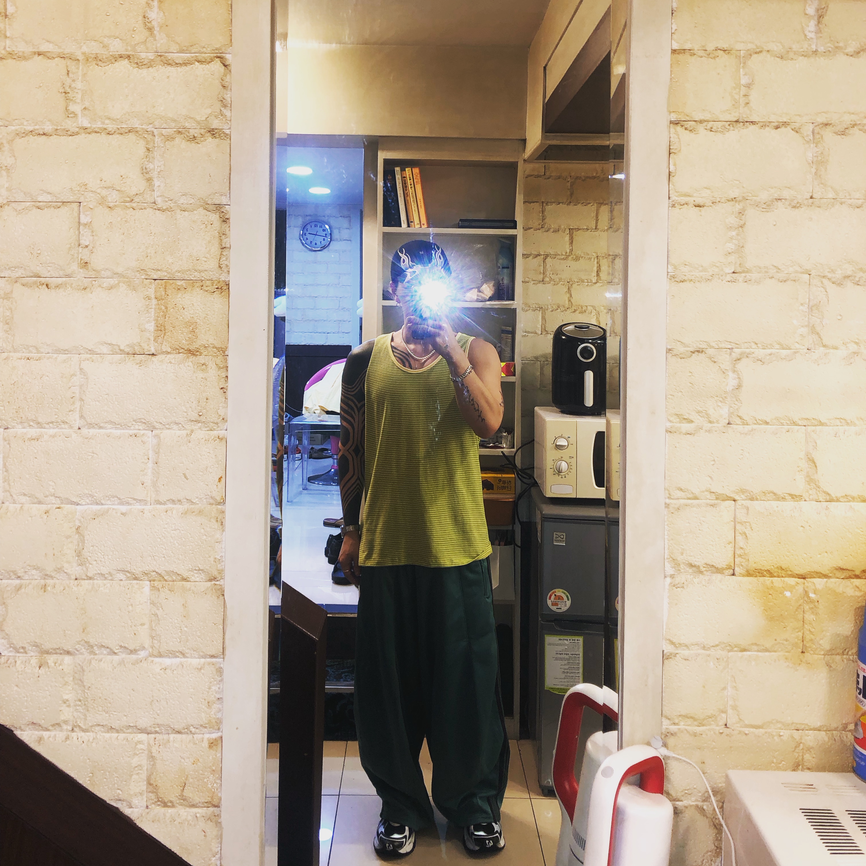 Needles H.D. Track Pants Poly Smooth Emerald, Yeezy Gap Engineered By Balenciaga Flame Cap Black 착용 스타일